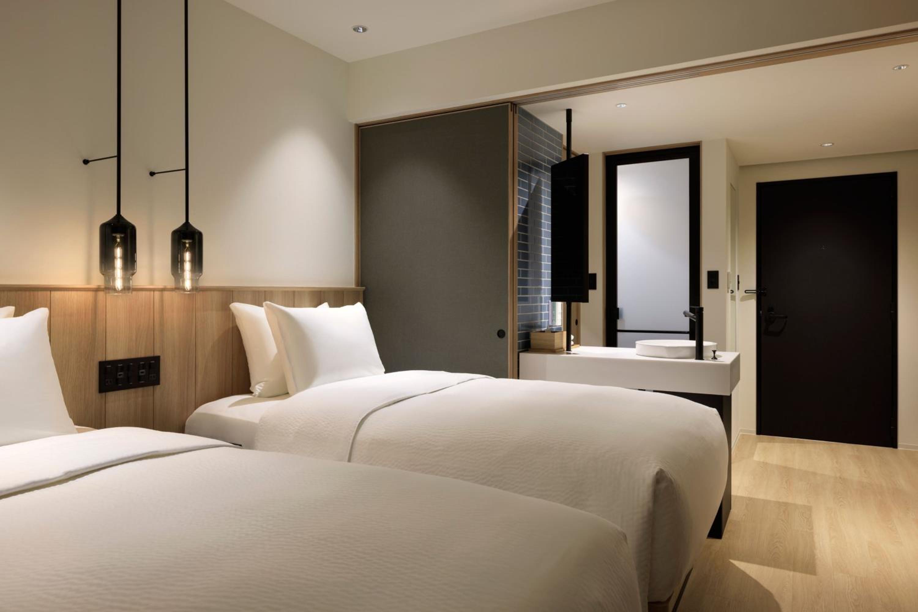 Standard Twin Room - Photo 2