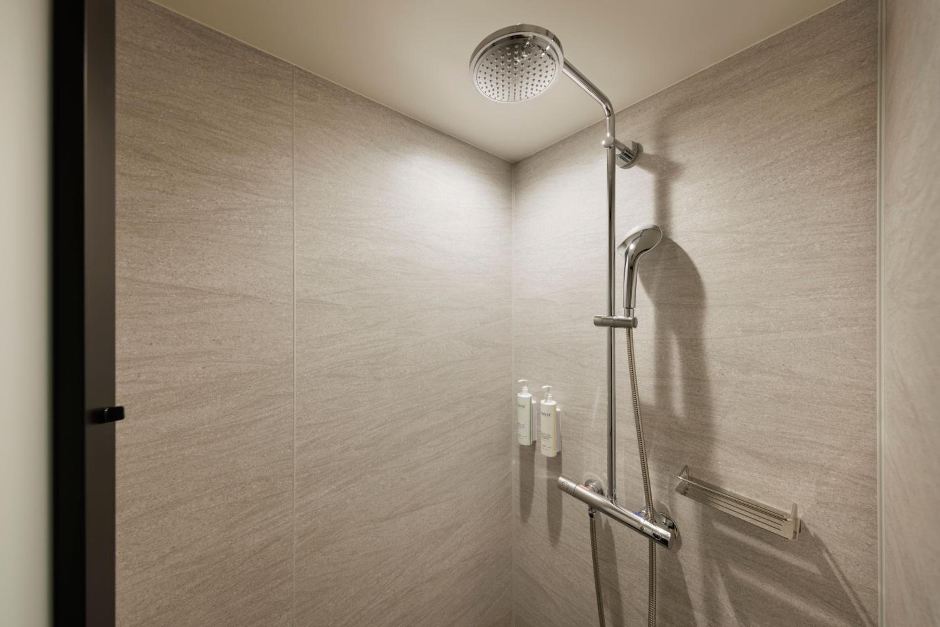 Standard Twin Room - Photo 4