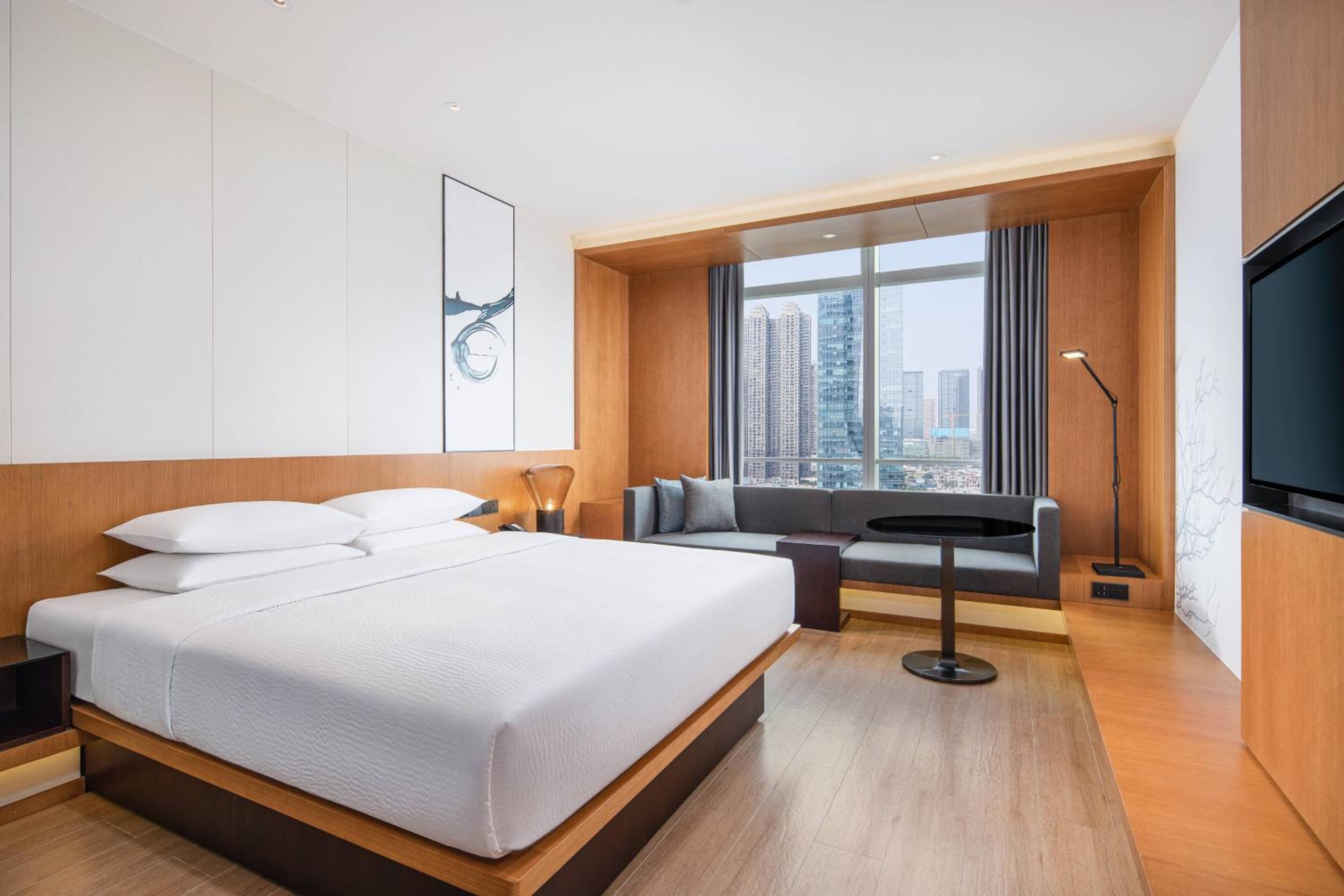 Superior King Room, Guest room, 1 King, City view photo 3