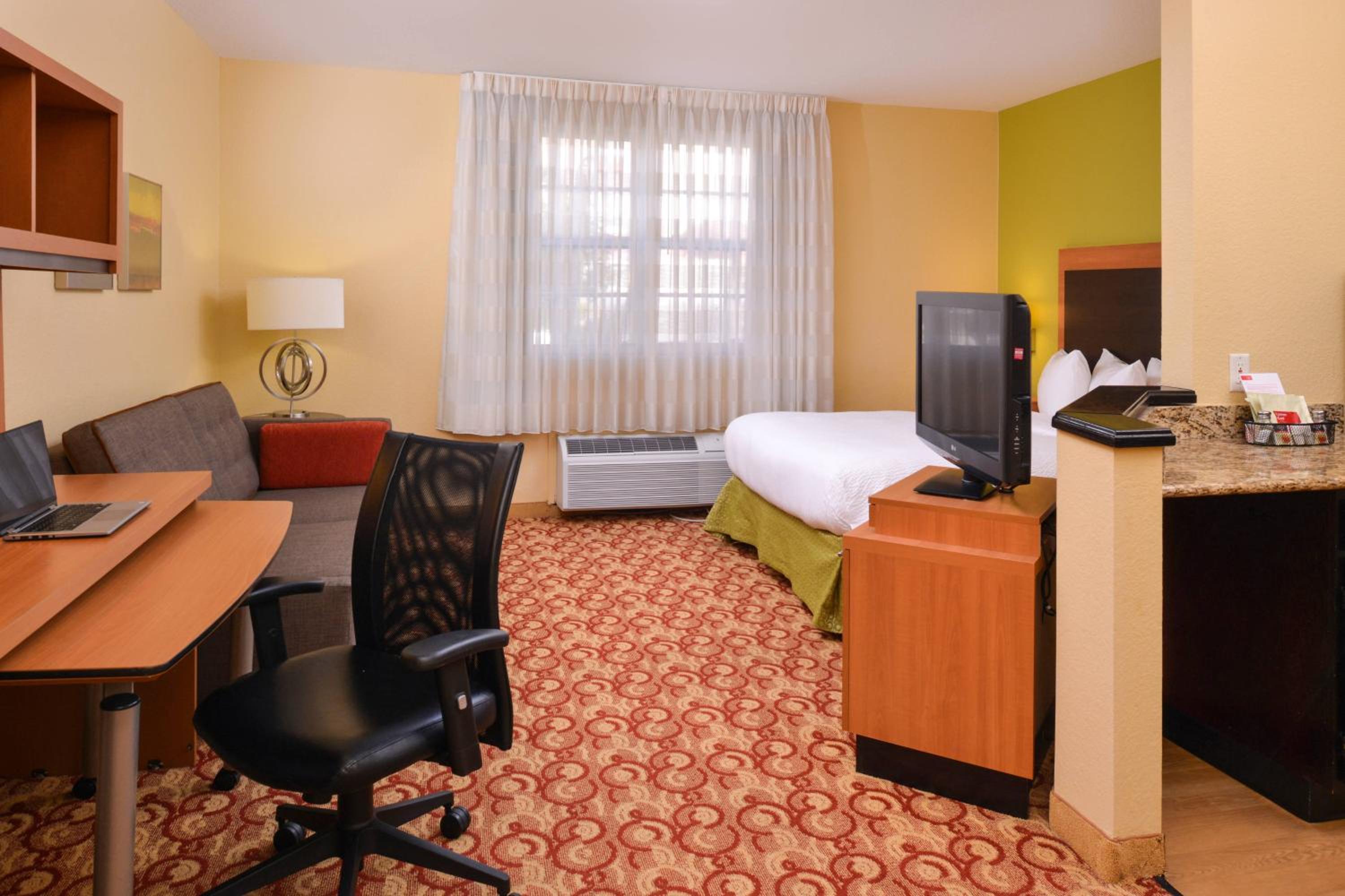 Queen Studio With Sofa Bed And Transfer Shower - Mobility And Hearing Accessible photo 3