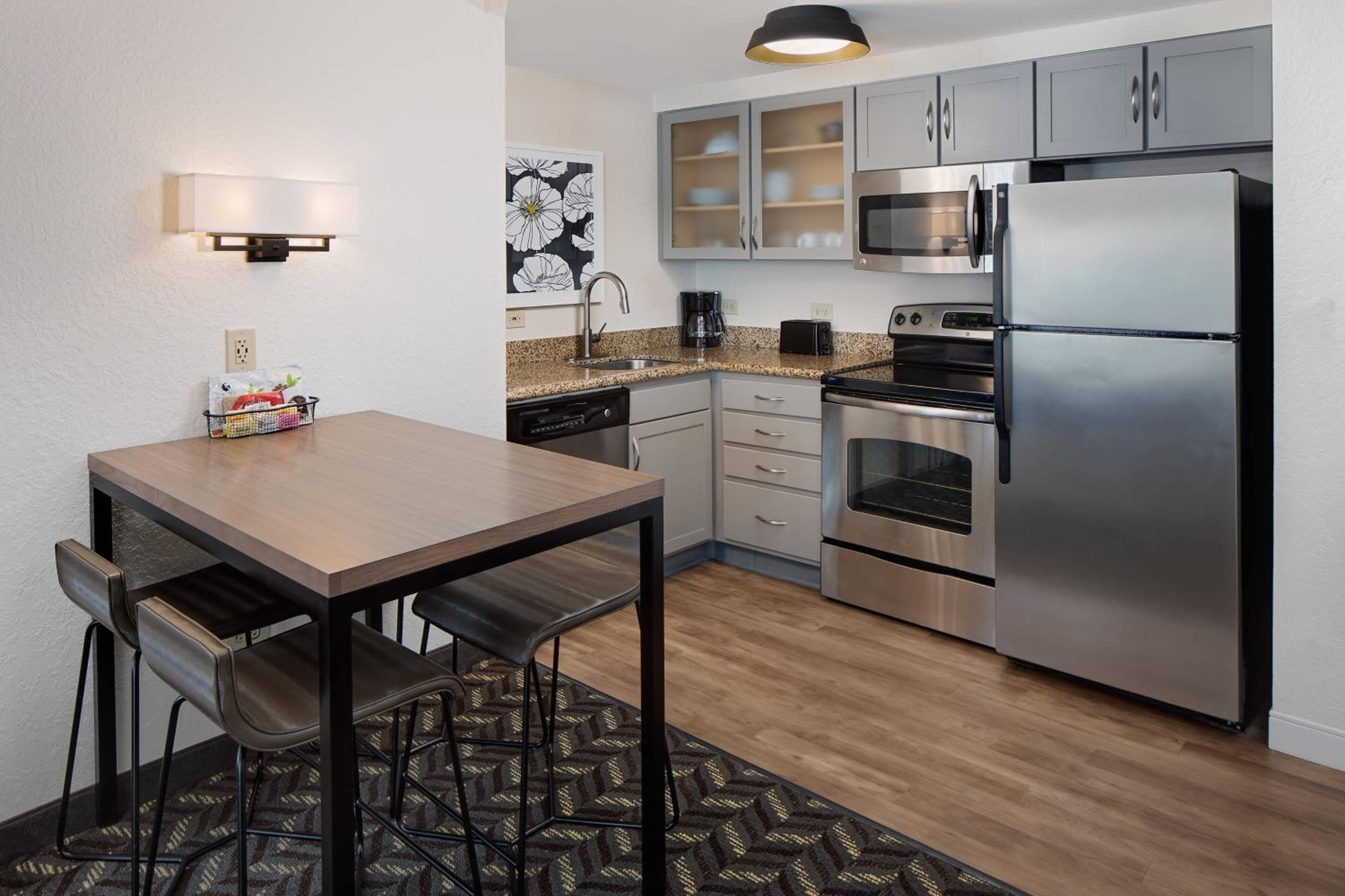 Two-Bedroom Suite - Photo 4