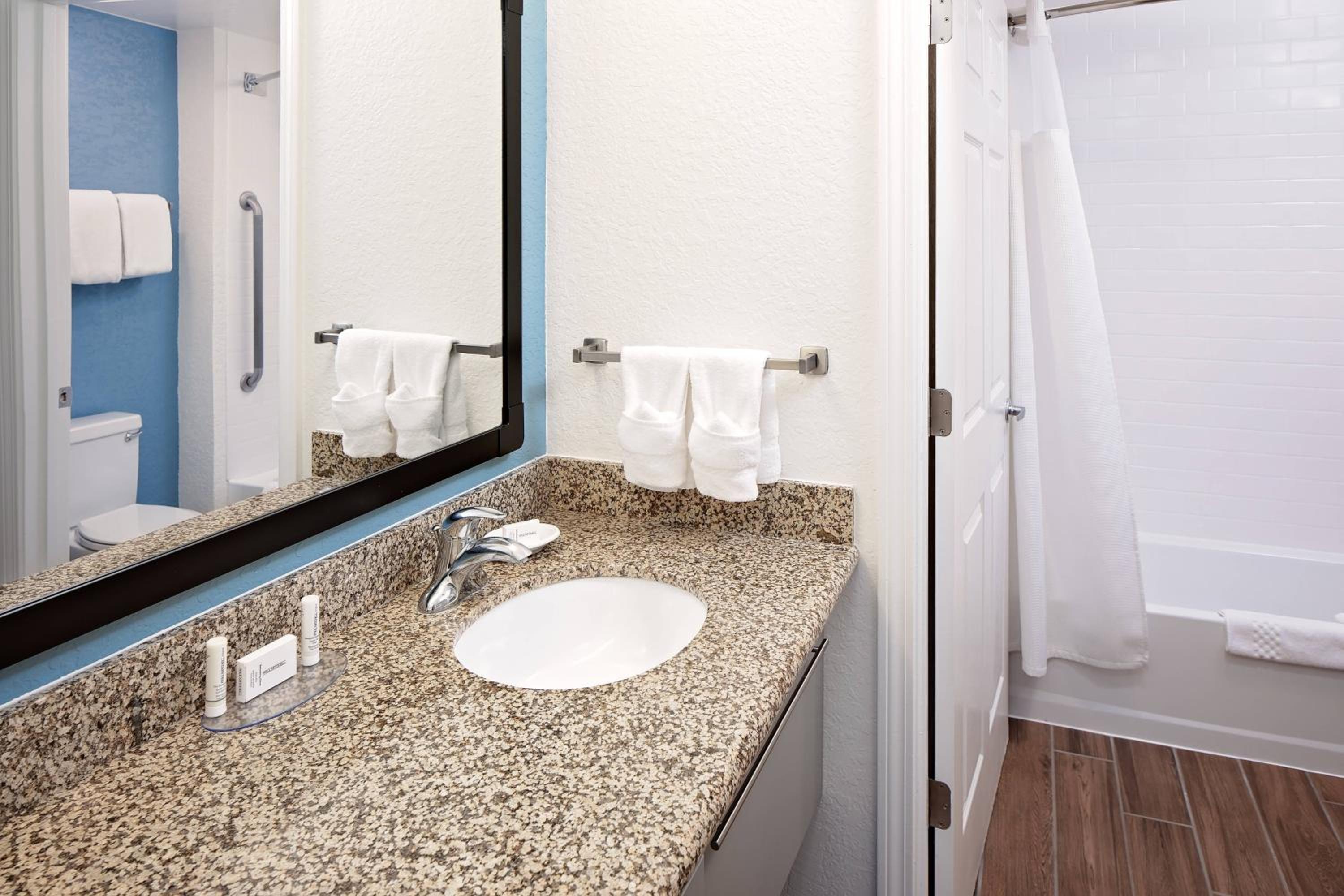 Two-Bedroom Suite - Photo 3