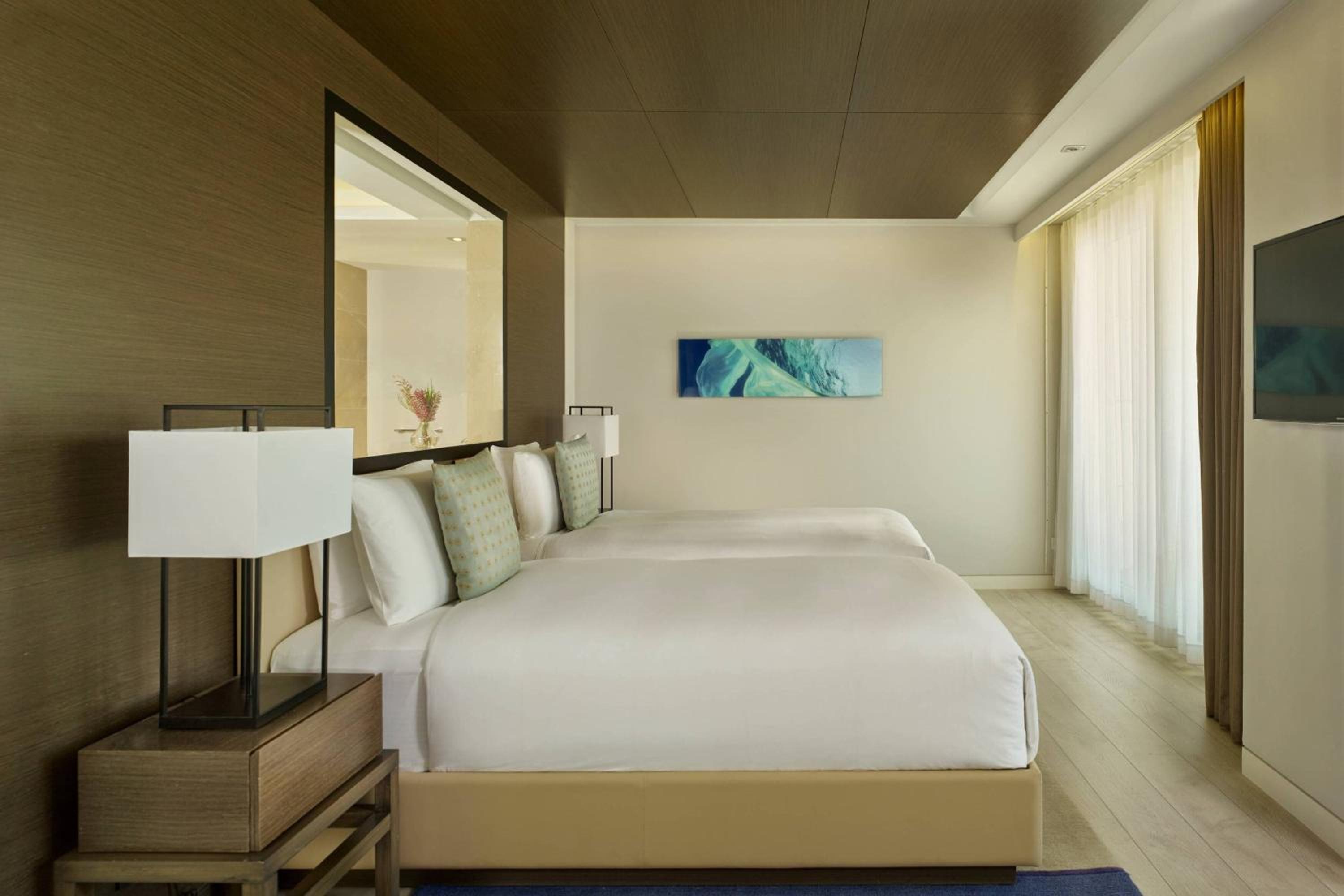 Deluxe Sea View, Larger room, 2 Twin or King, Balcony