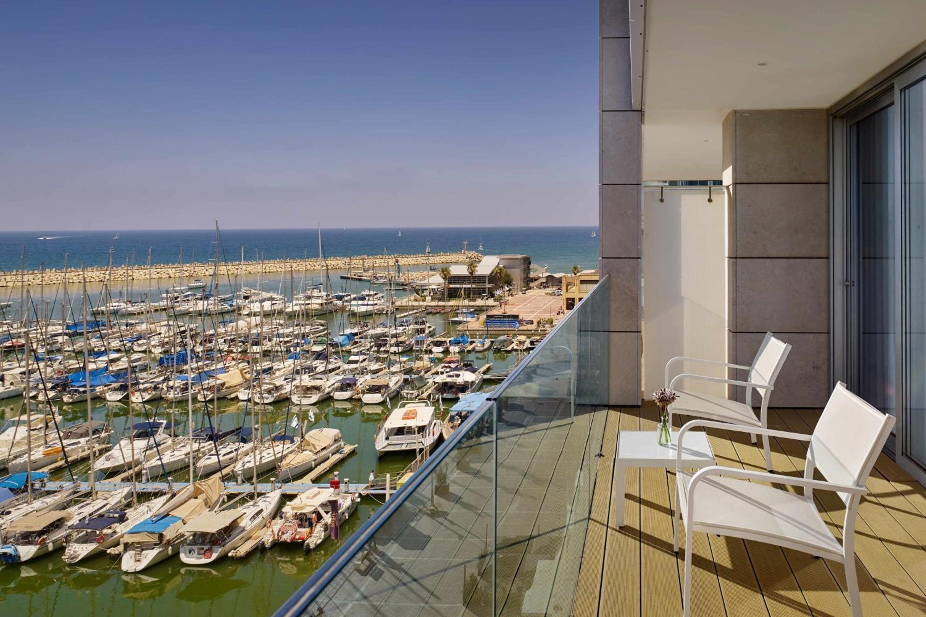 Deluxe Marina View, Larger room, 2 Twin, Balcony
