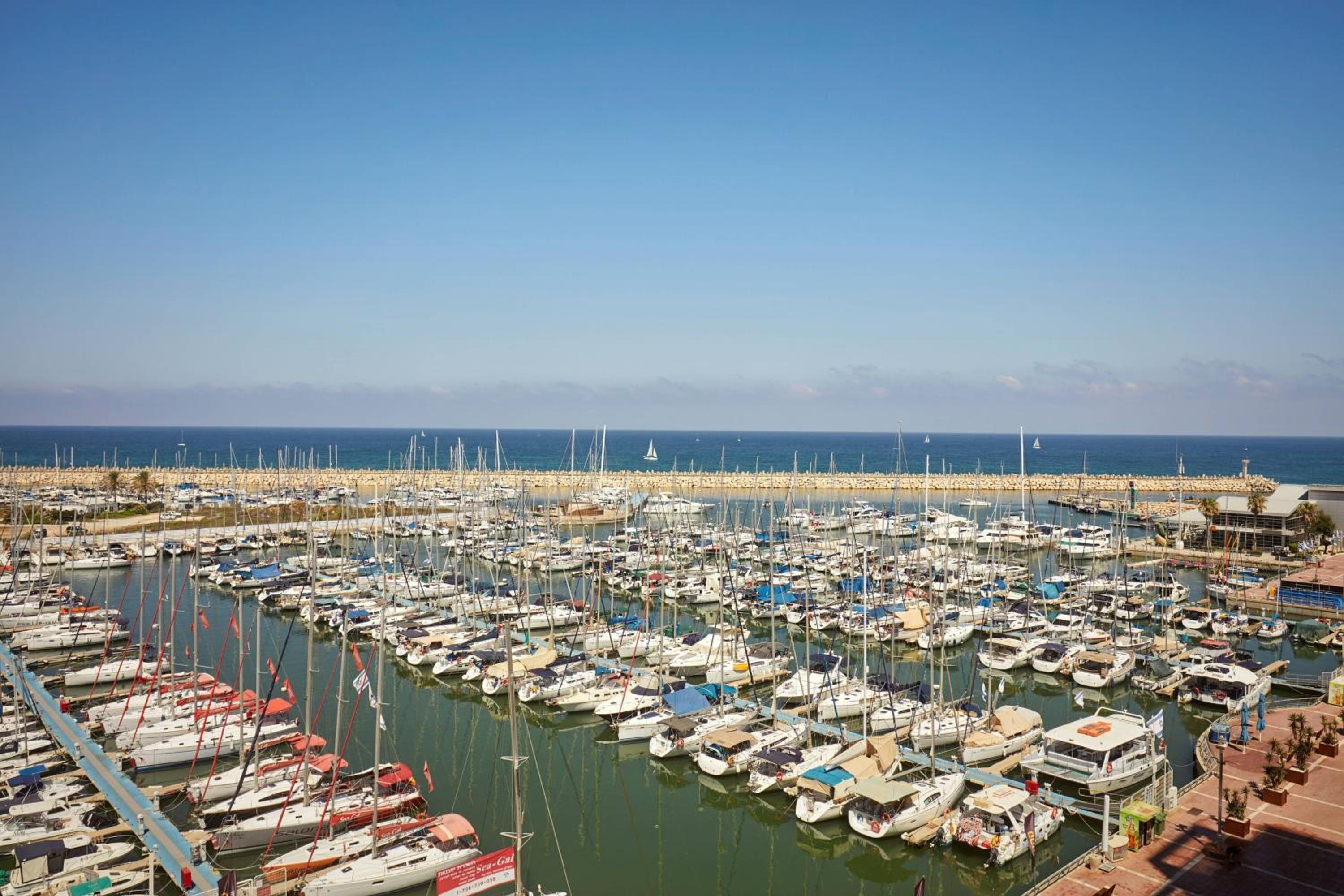 Deluxe Marina View, Larger room, 2 Twin, Balcony