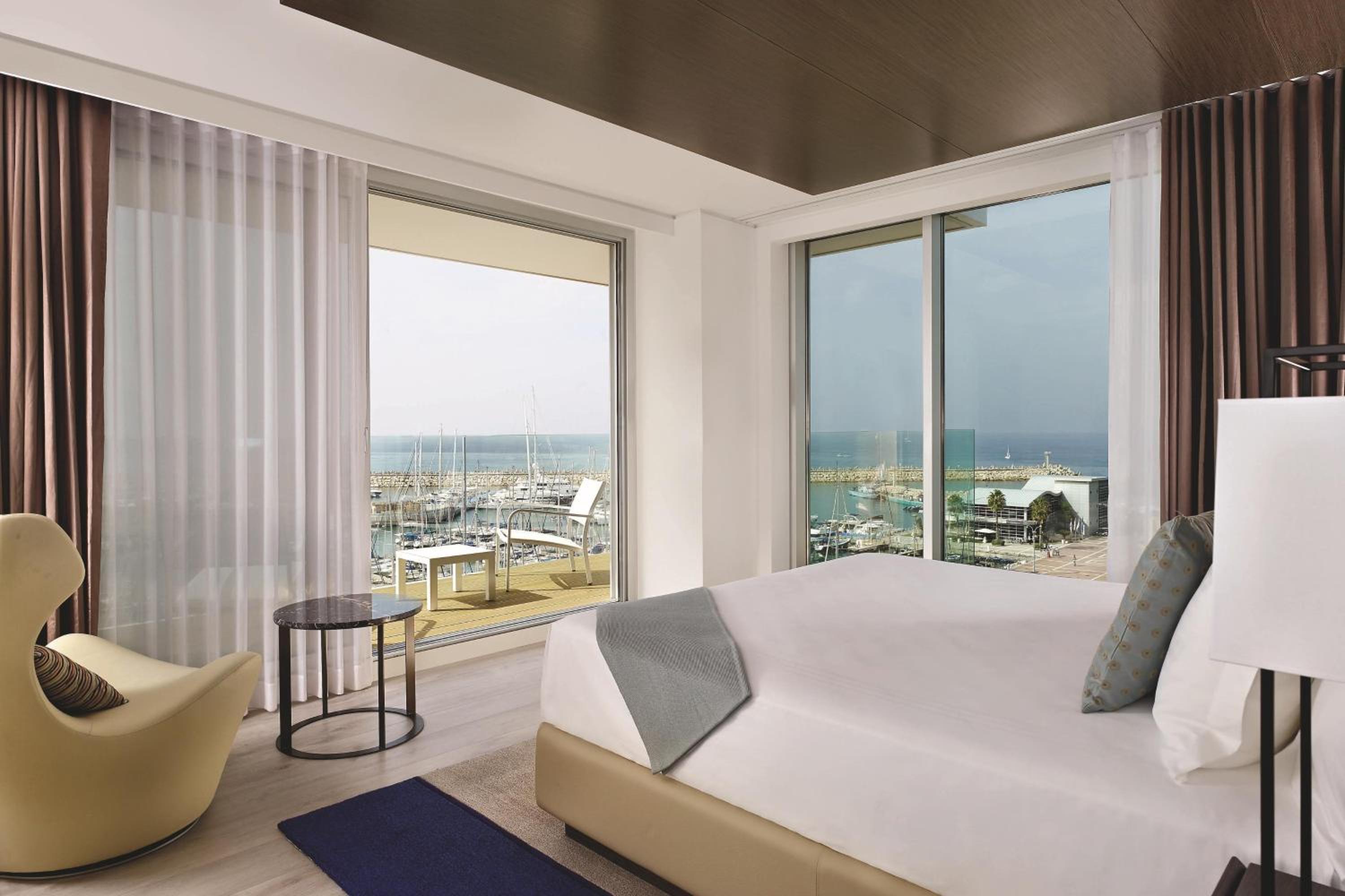 Superior room, 1 Queen, Balcony