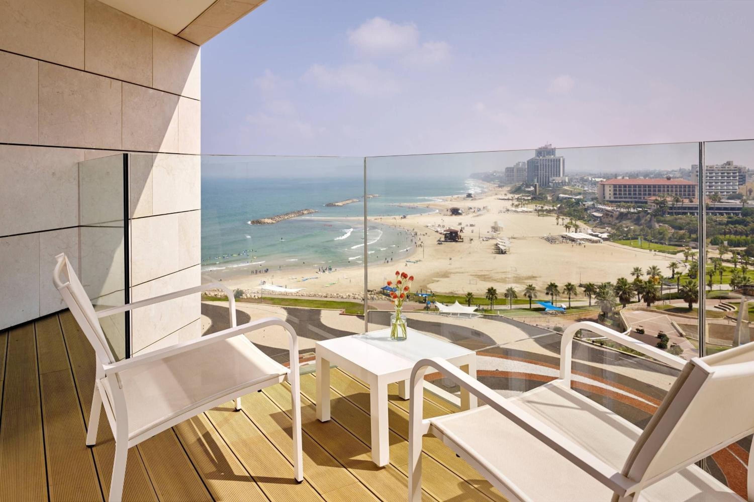 Deluxe Sea View, Larger room, 2 Twin or King, Balcony
