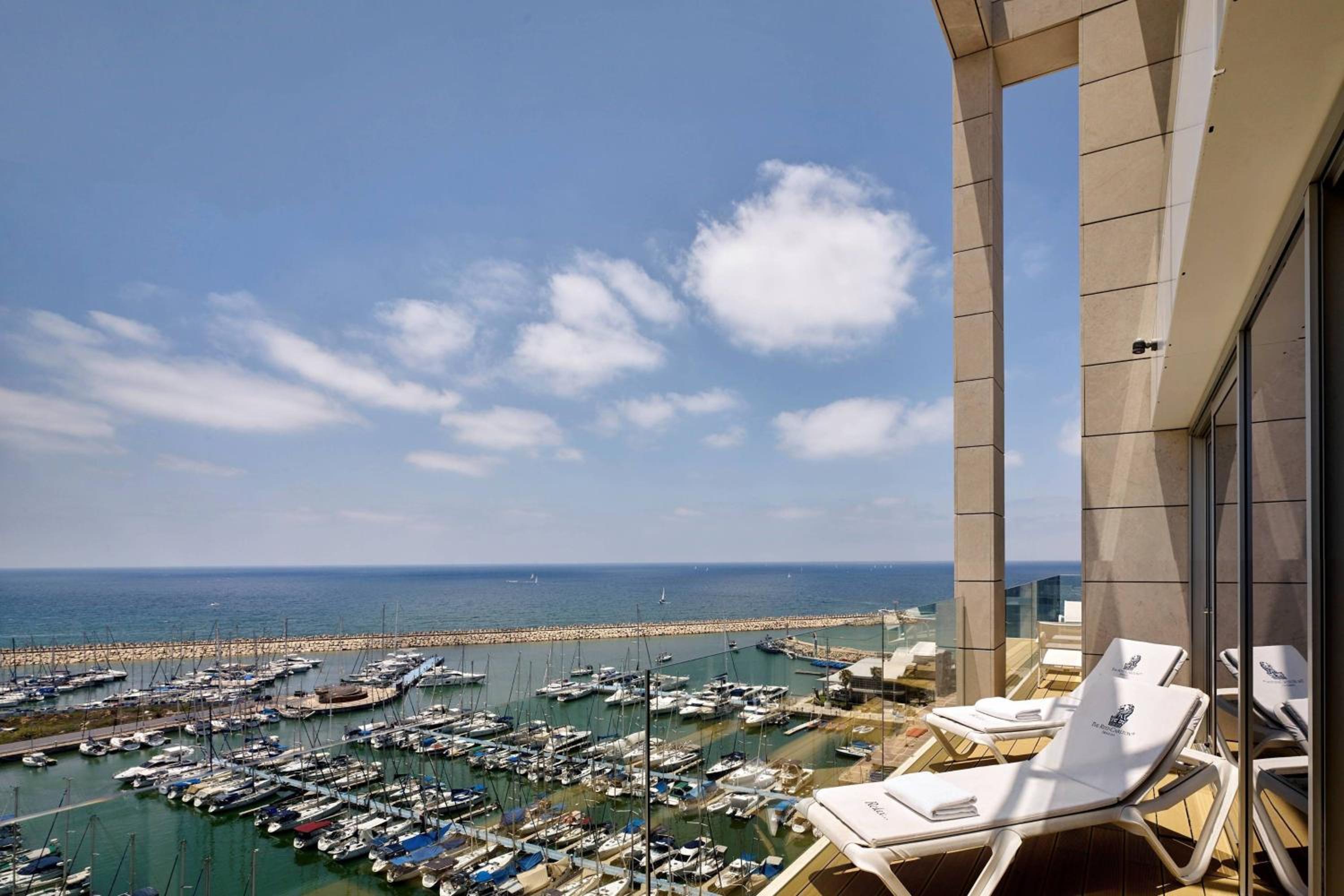 One-Bedroom Suite, Sea View, 1 king, Balcony