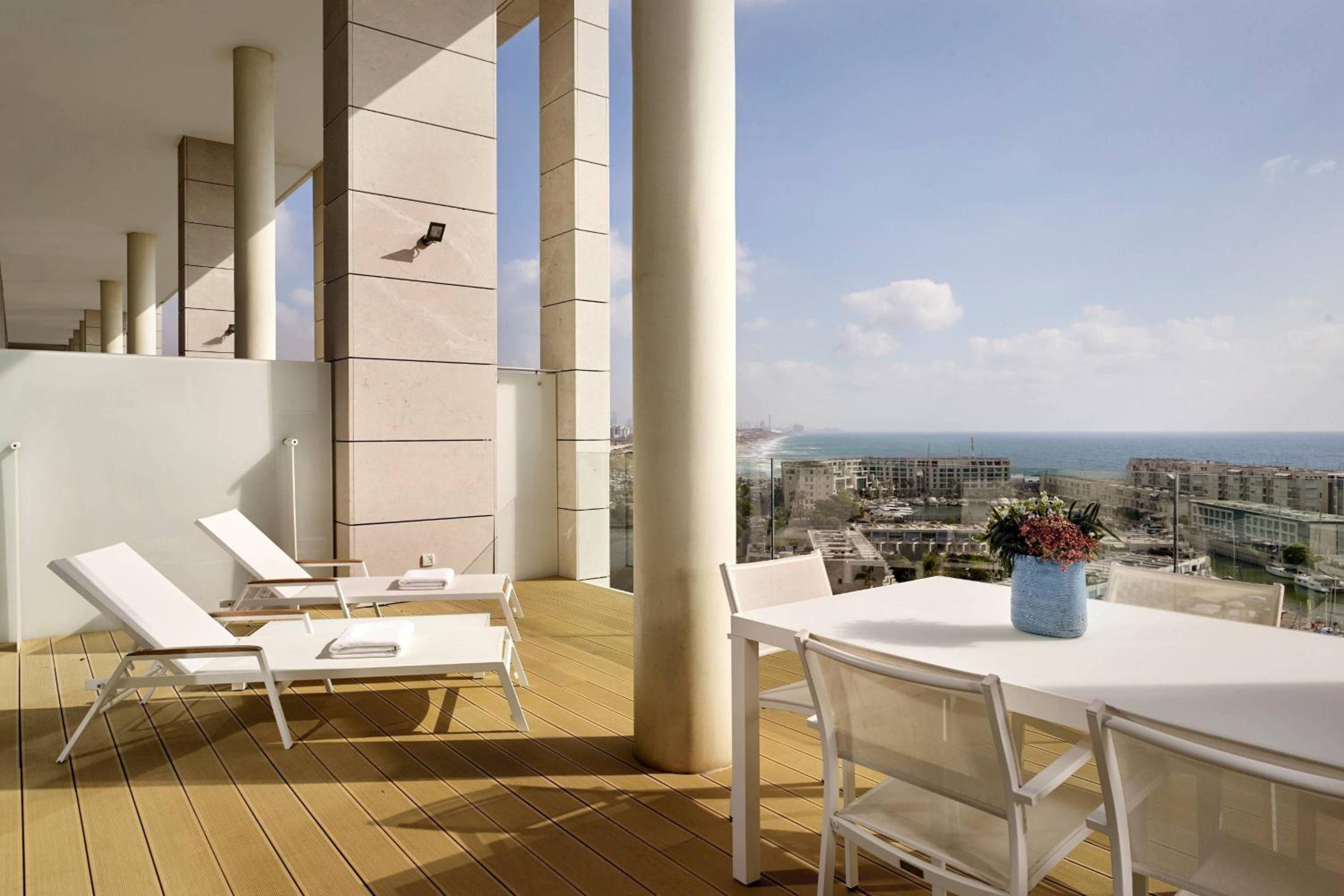 Duplex Suite, Bi-level Suite, 1 Queen, Marina view, Balcony
