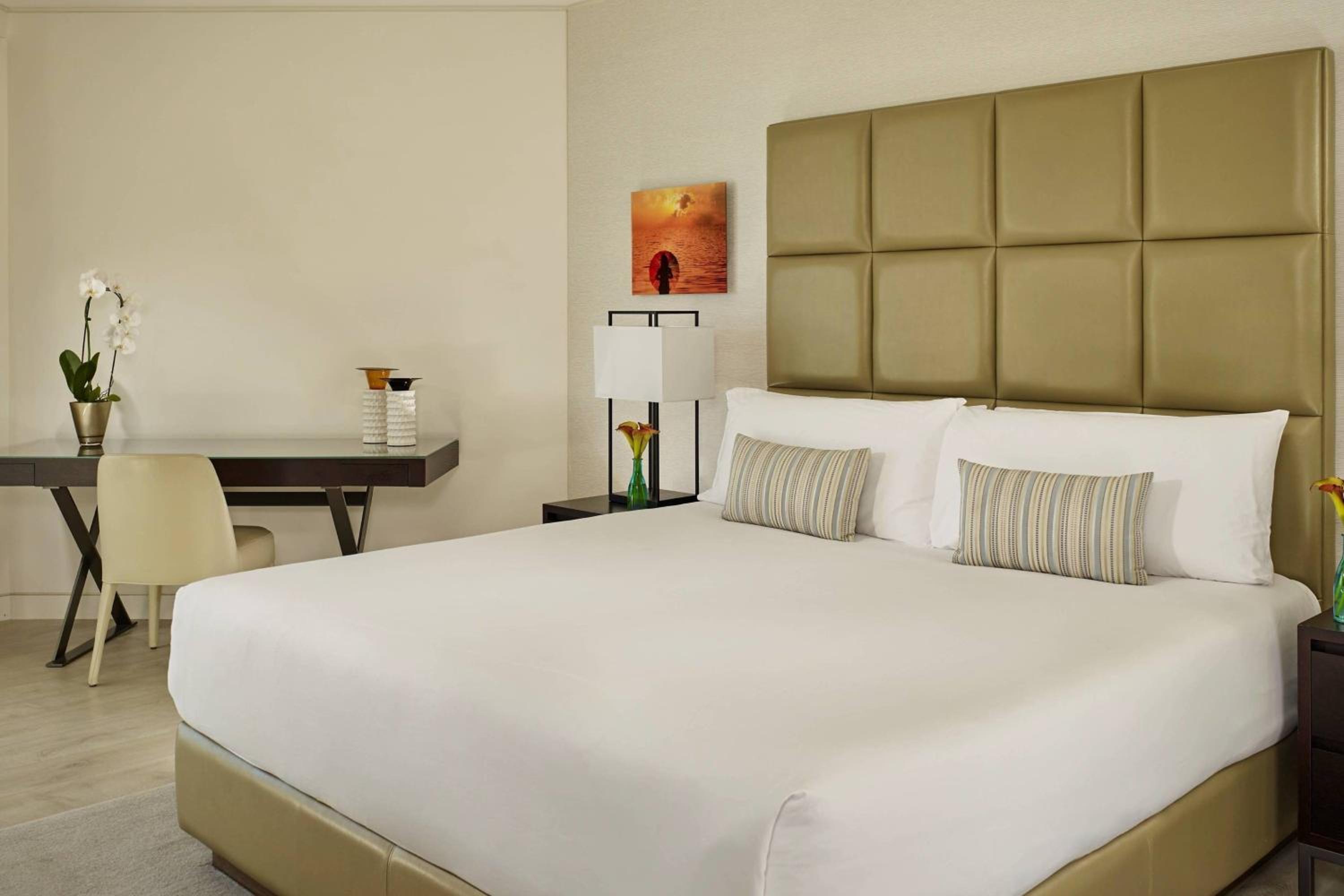Two Bedroom Suite, Sea view, 1 King and Twin, Balcony