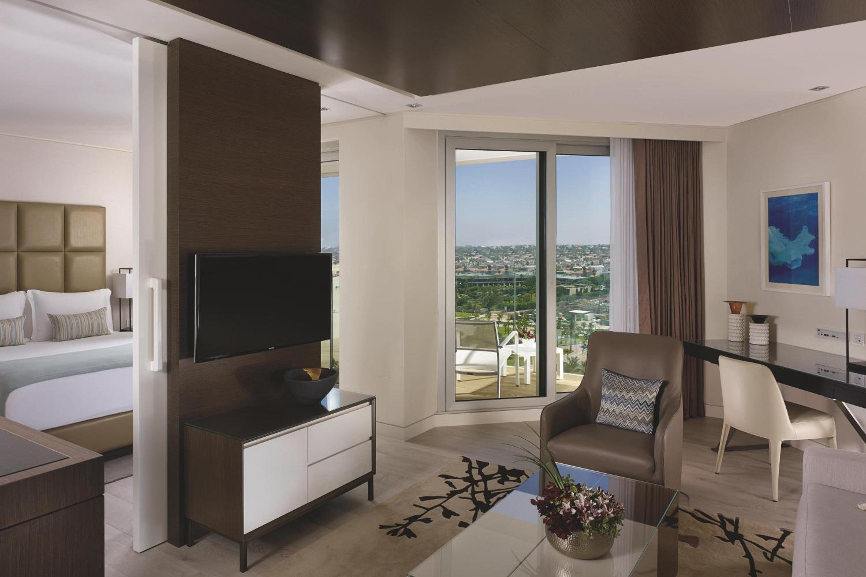 Executive Suite, Marina view, 1 King, Balcony