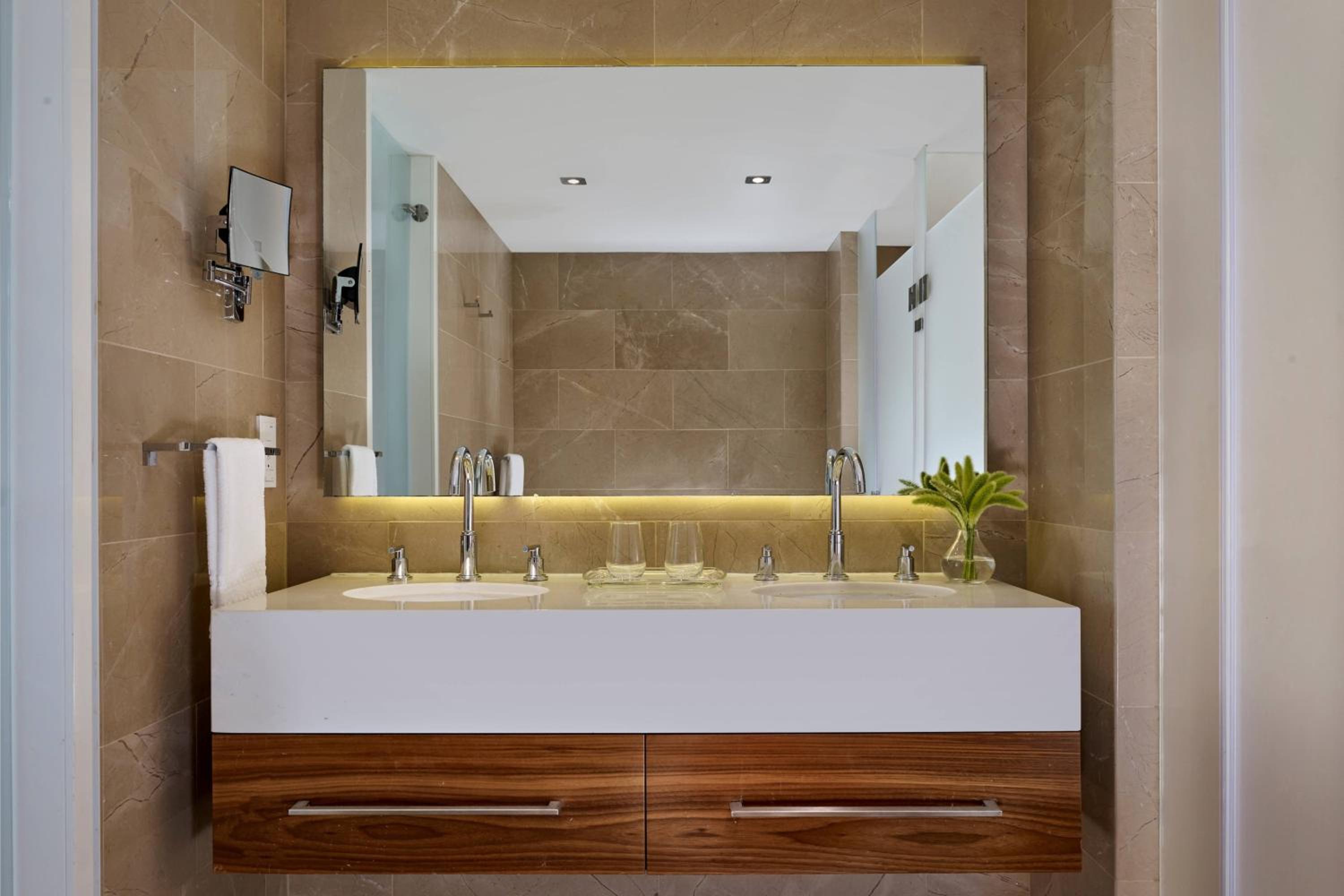 Executive Suite, Sea view, 1 Queen, Balcony