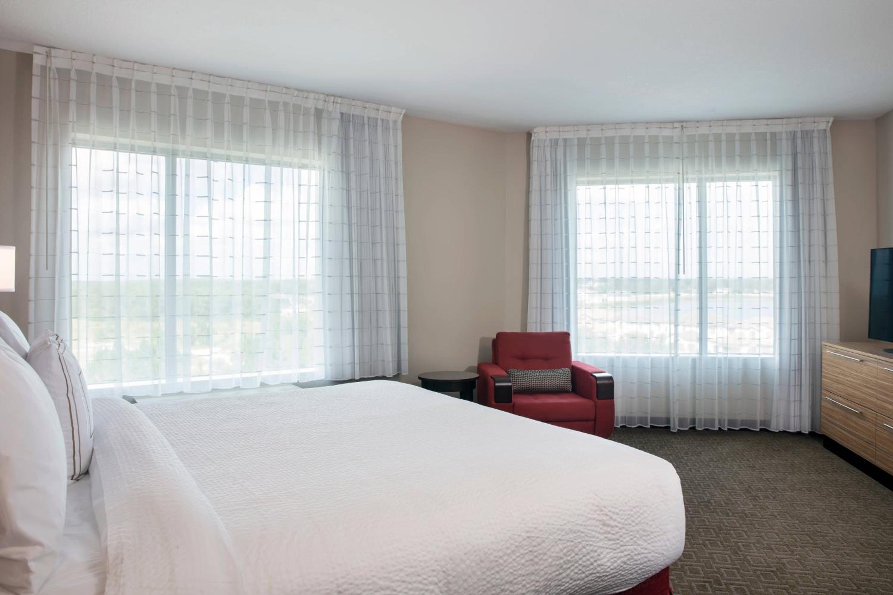 One-Bedroom King Suite with Sofa Bed - Hearing Accessible