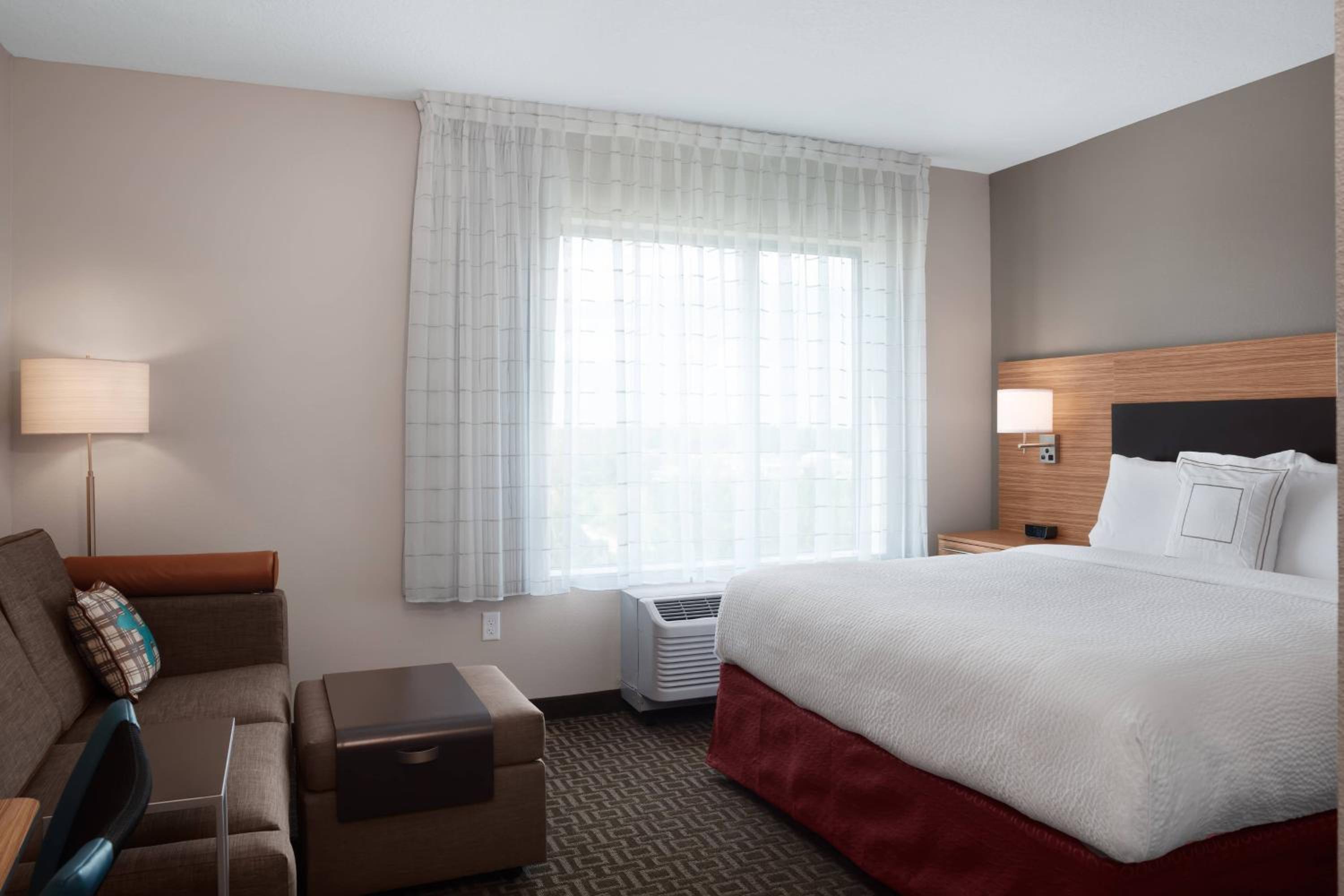 King Studio with Sofa Bed and Roll-in Shower - Mobility and Hearing Accessible