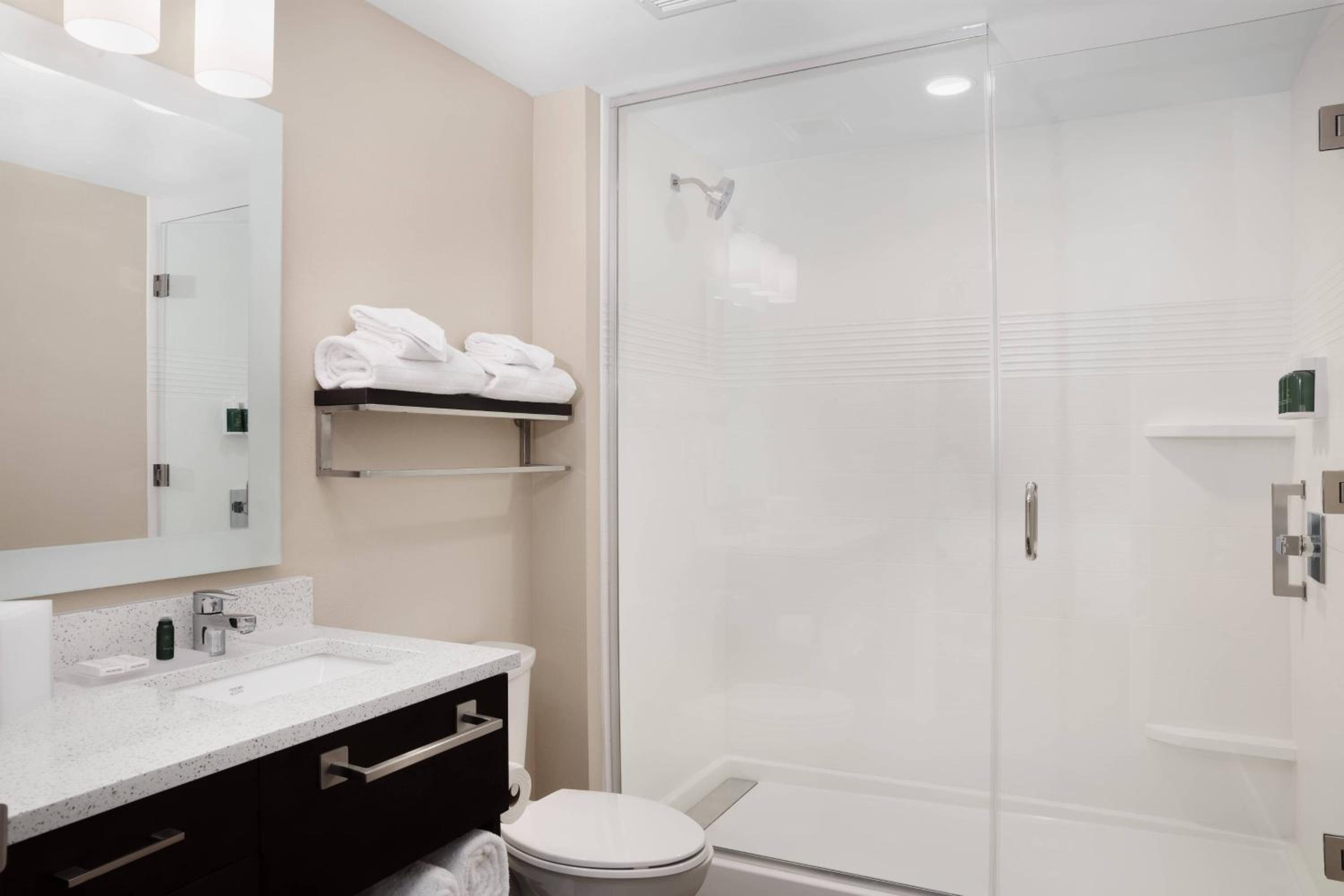 Two-Bedroom Suite thumbnail 5