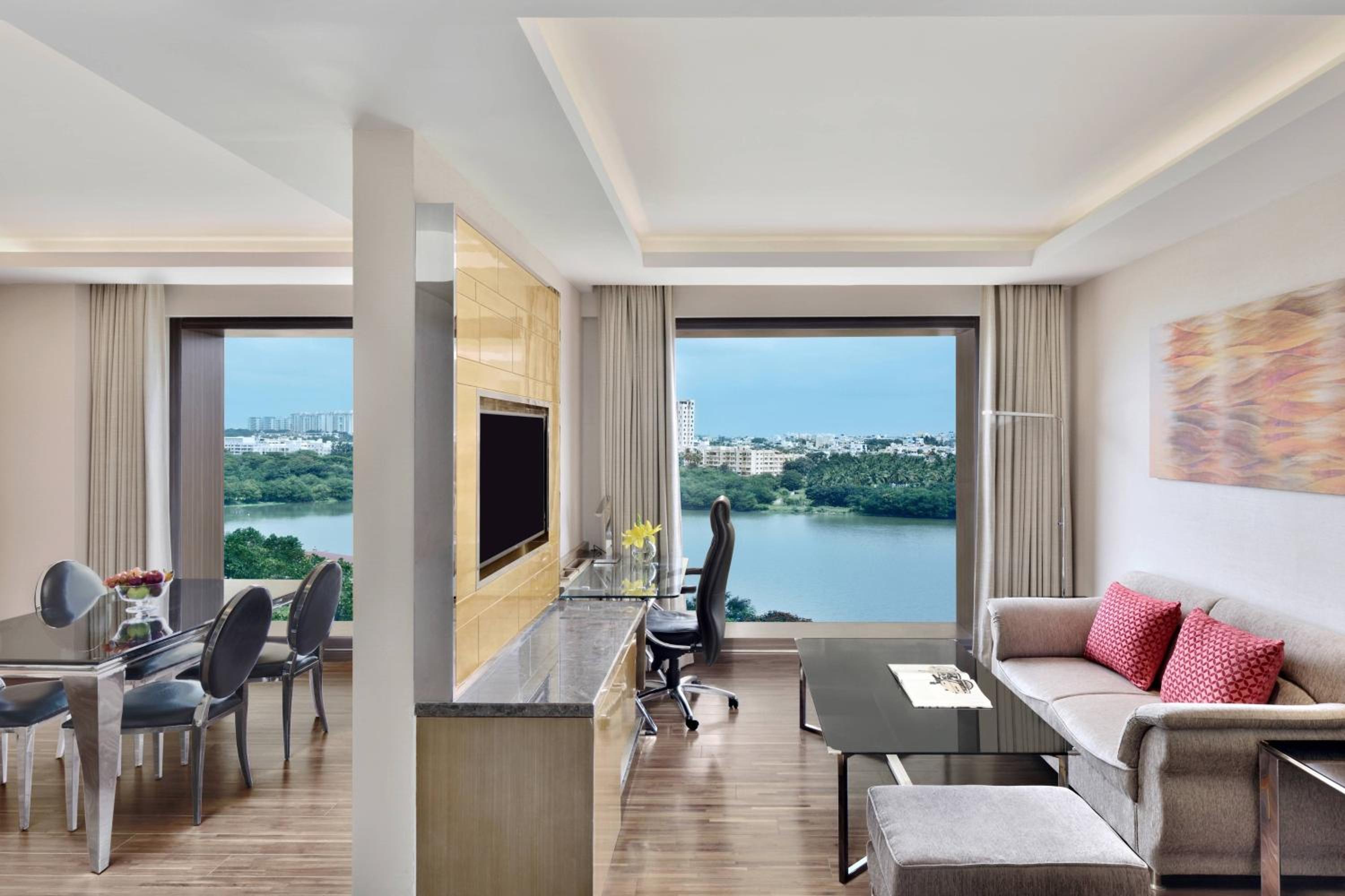 Executive King Suite with Lake View and Lounge Access