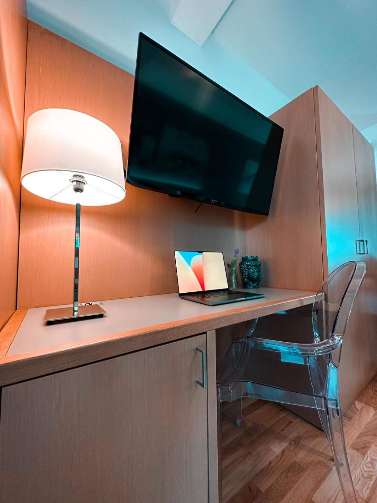 Deluxe Room - Photo 15