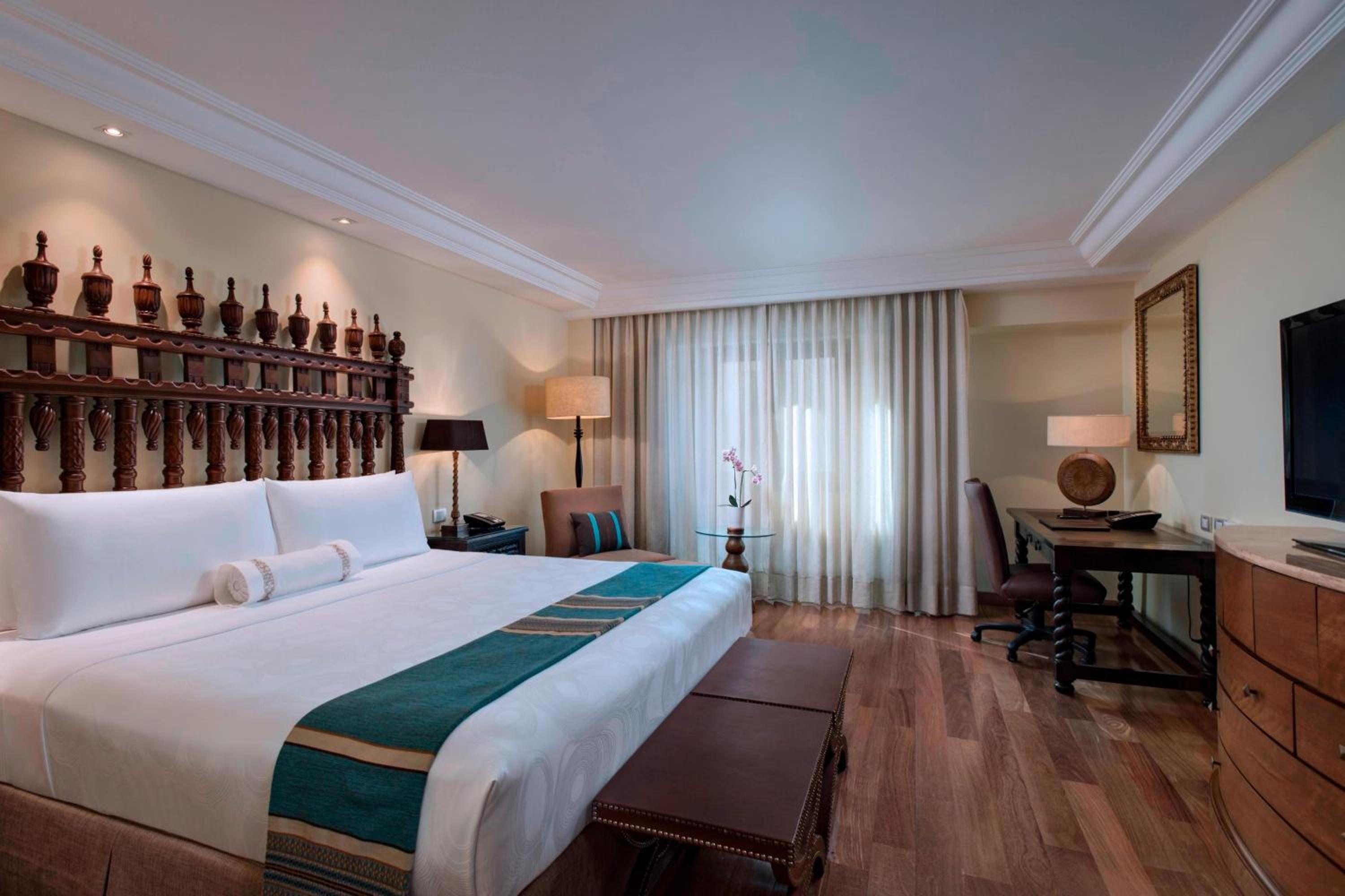 Luxury Suite, Suite, 1 King - Photo 1