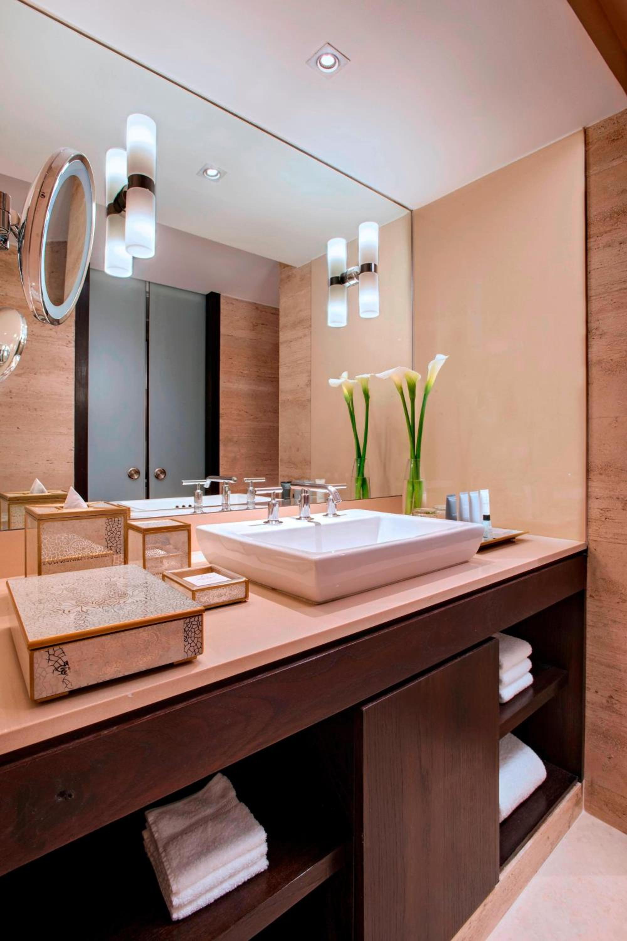 Luxury Suite, Suite, 1 King - Photo 3