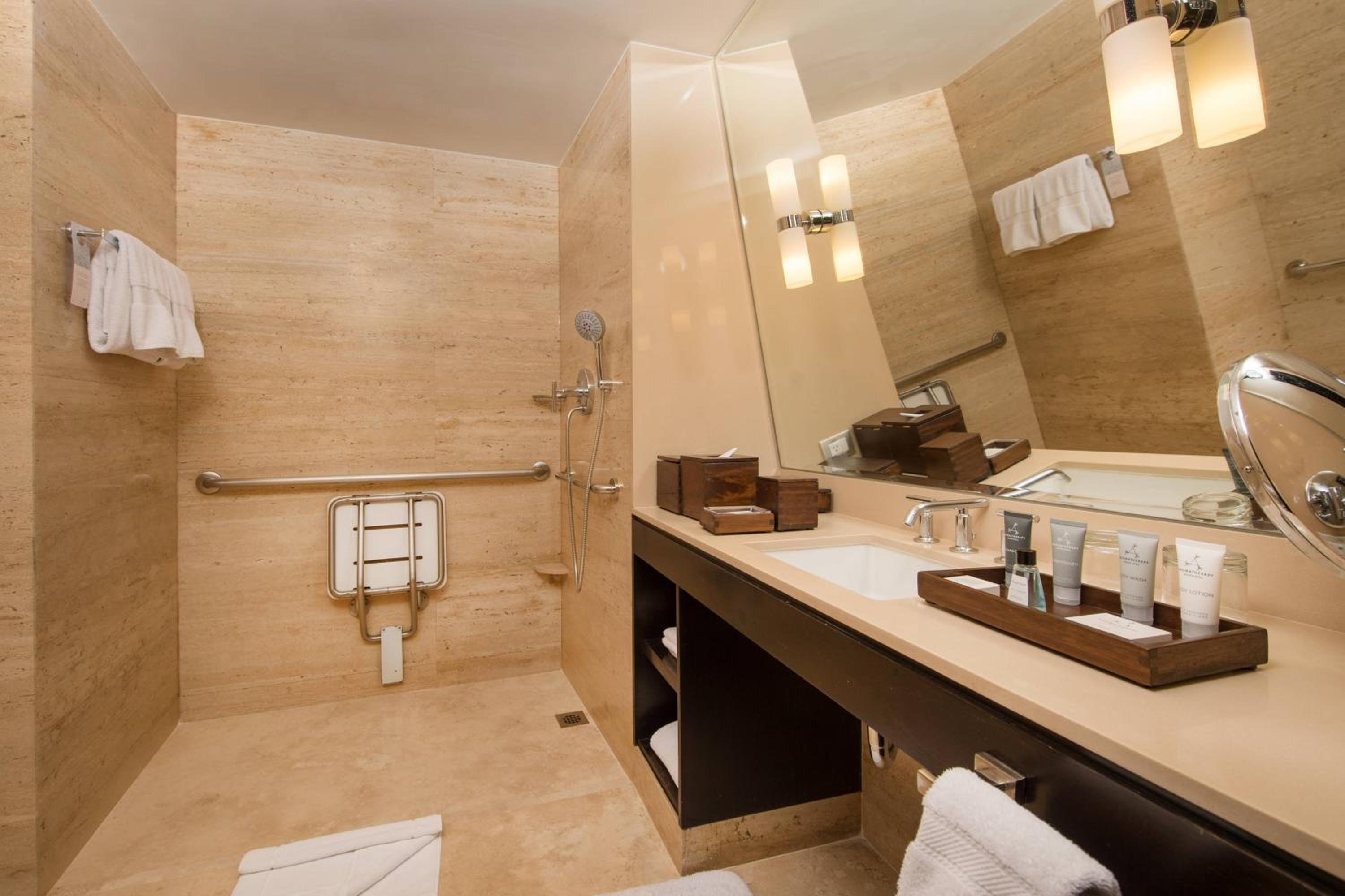 DELUXE ROOM, 1 King Bed - Photo 4
