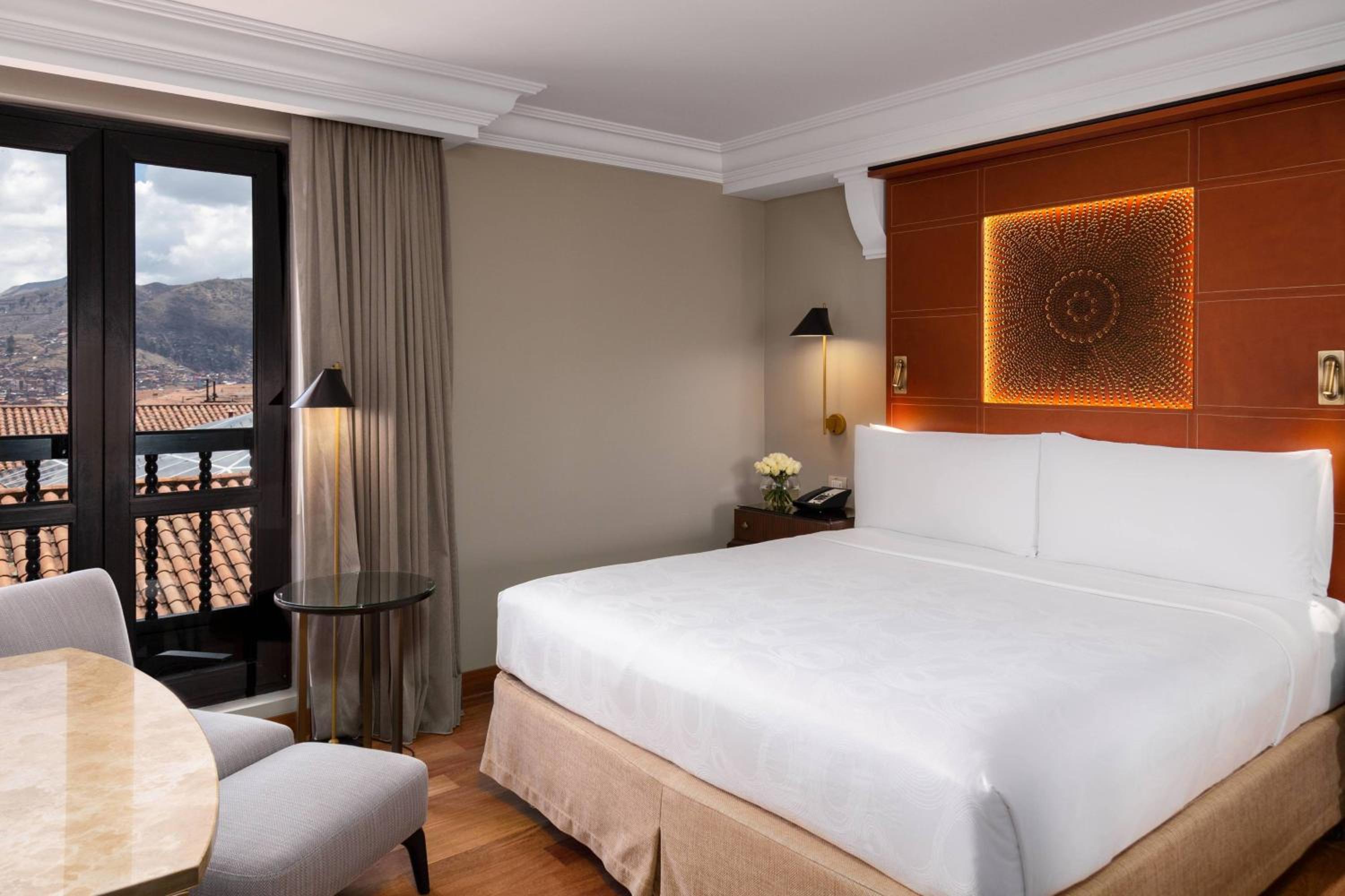 DELUXE ROOM, 1 King Bed - Photo 1
