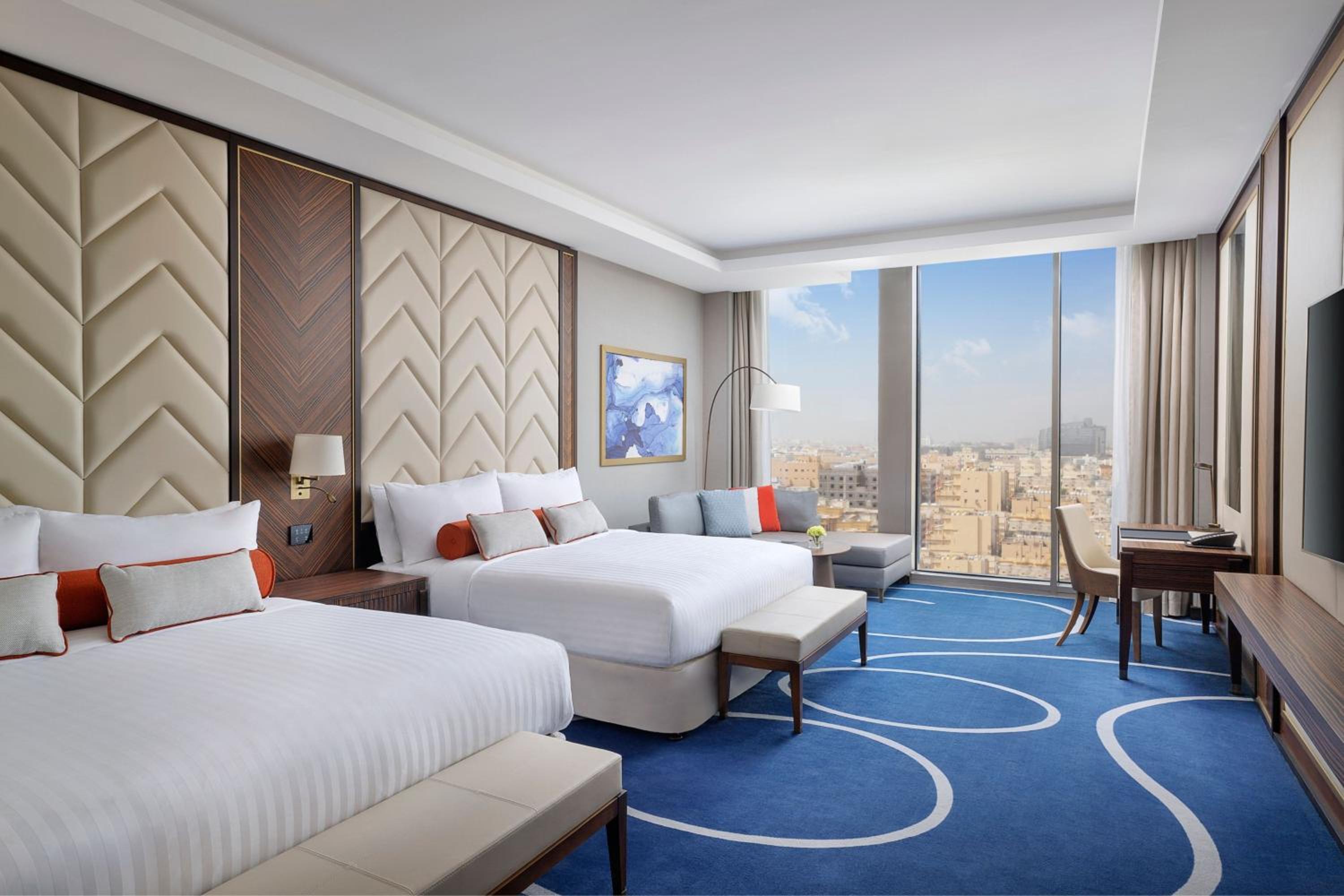 Premium Double Room with Two Double Beds and City View - Photo 4