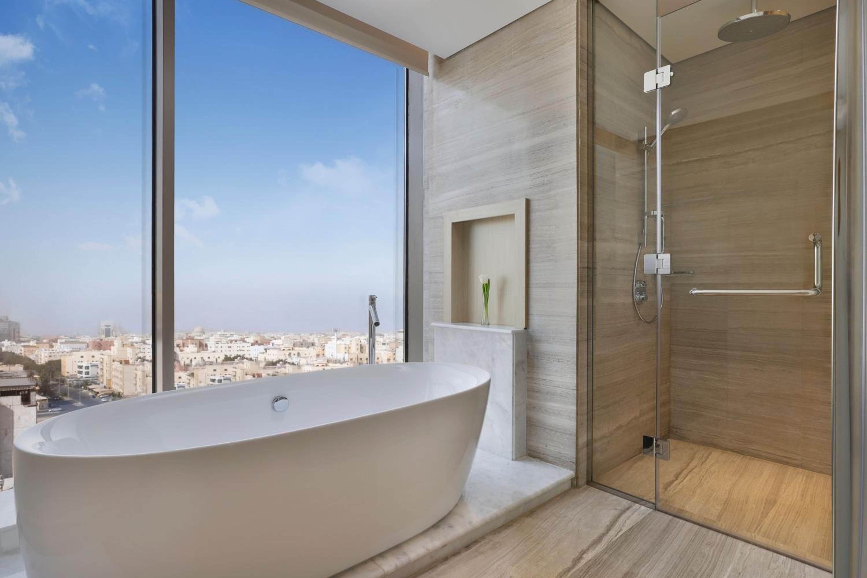 Executive King Room - Club Lounge Access - Photo 6