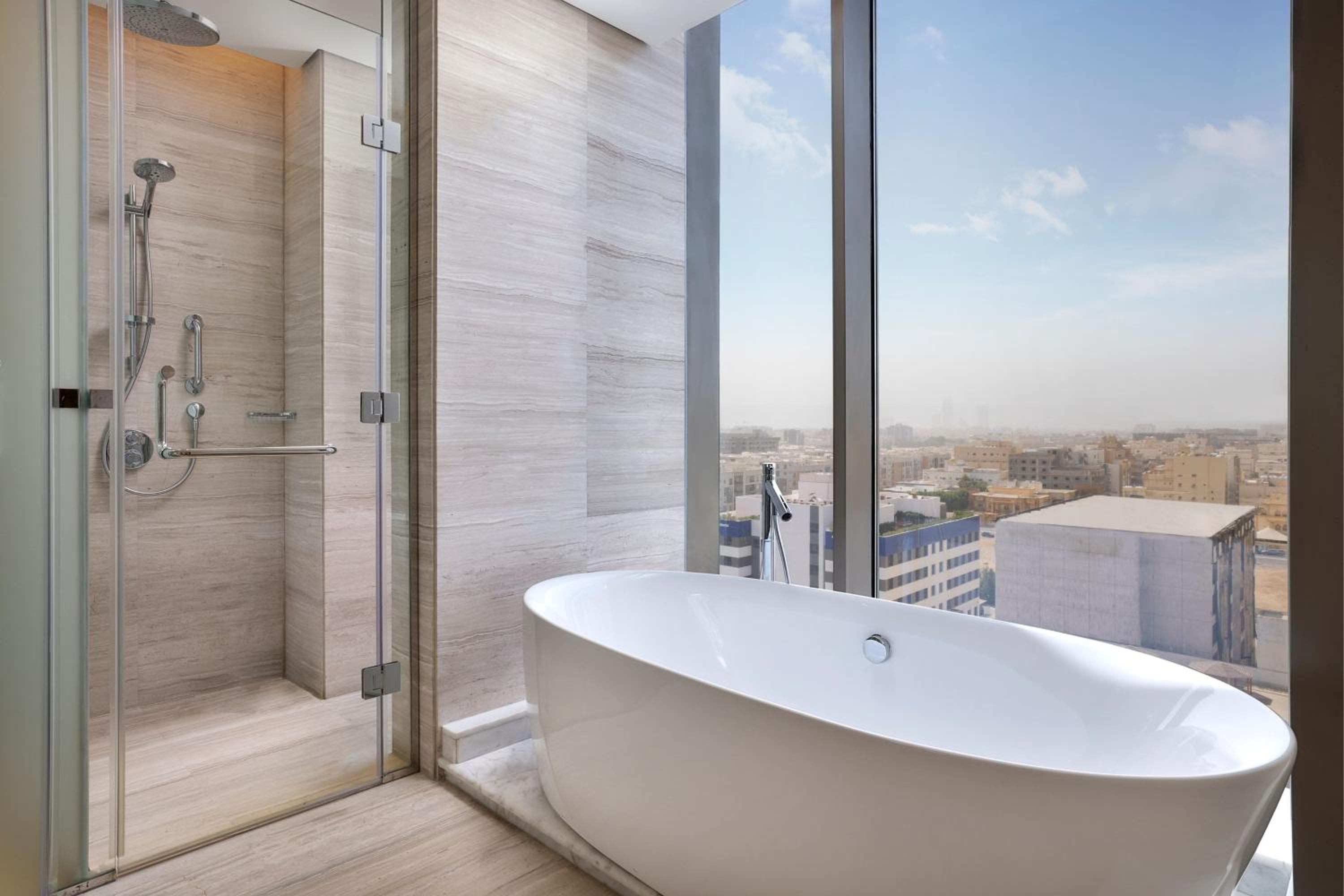 Executive King Room - Club Lounge Access - Photo 4