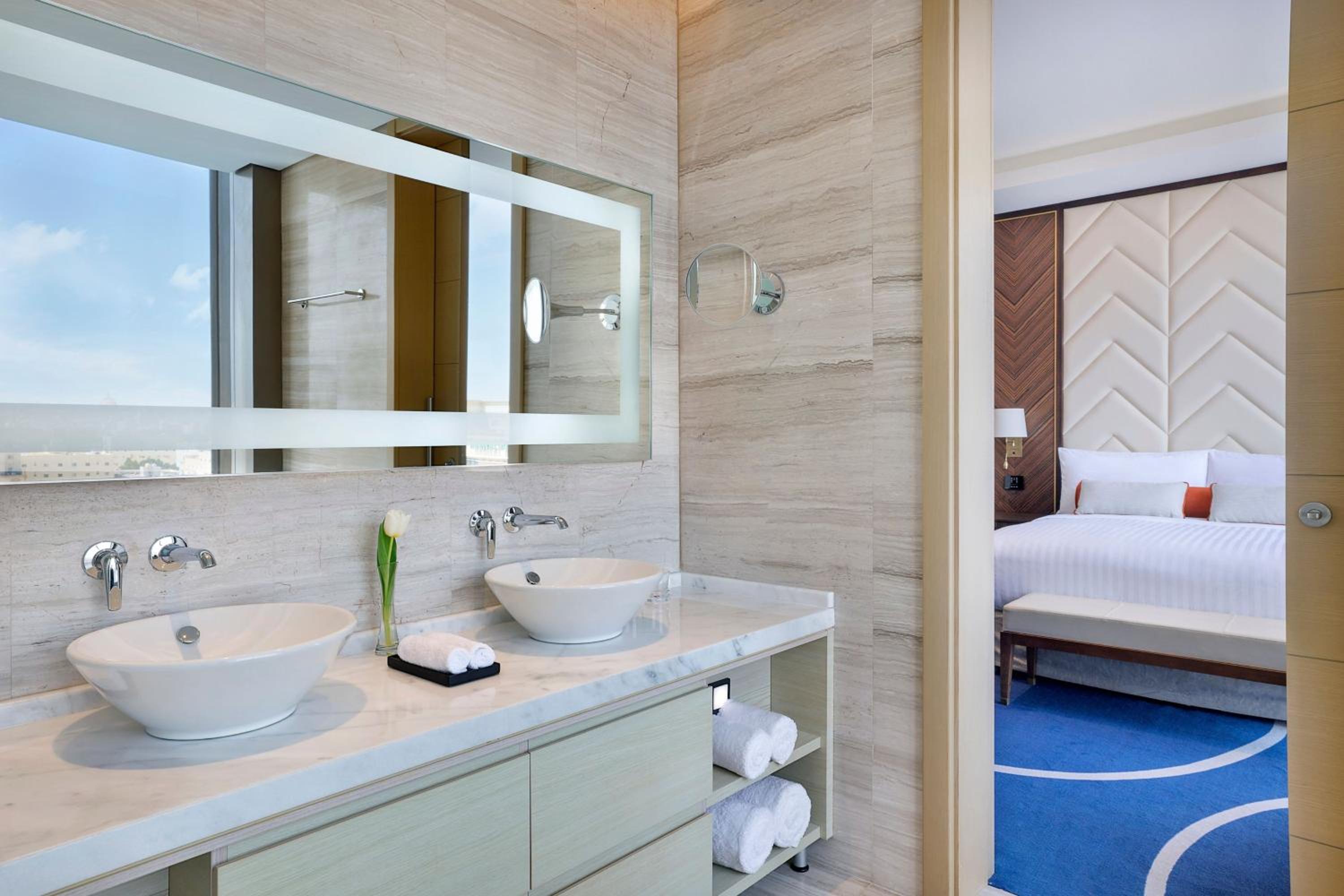 Executive King Room - Club Lounge Access - Photo 5