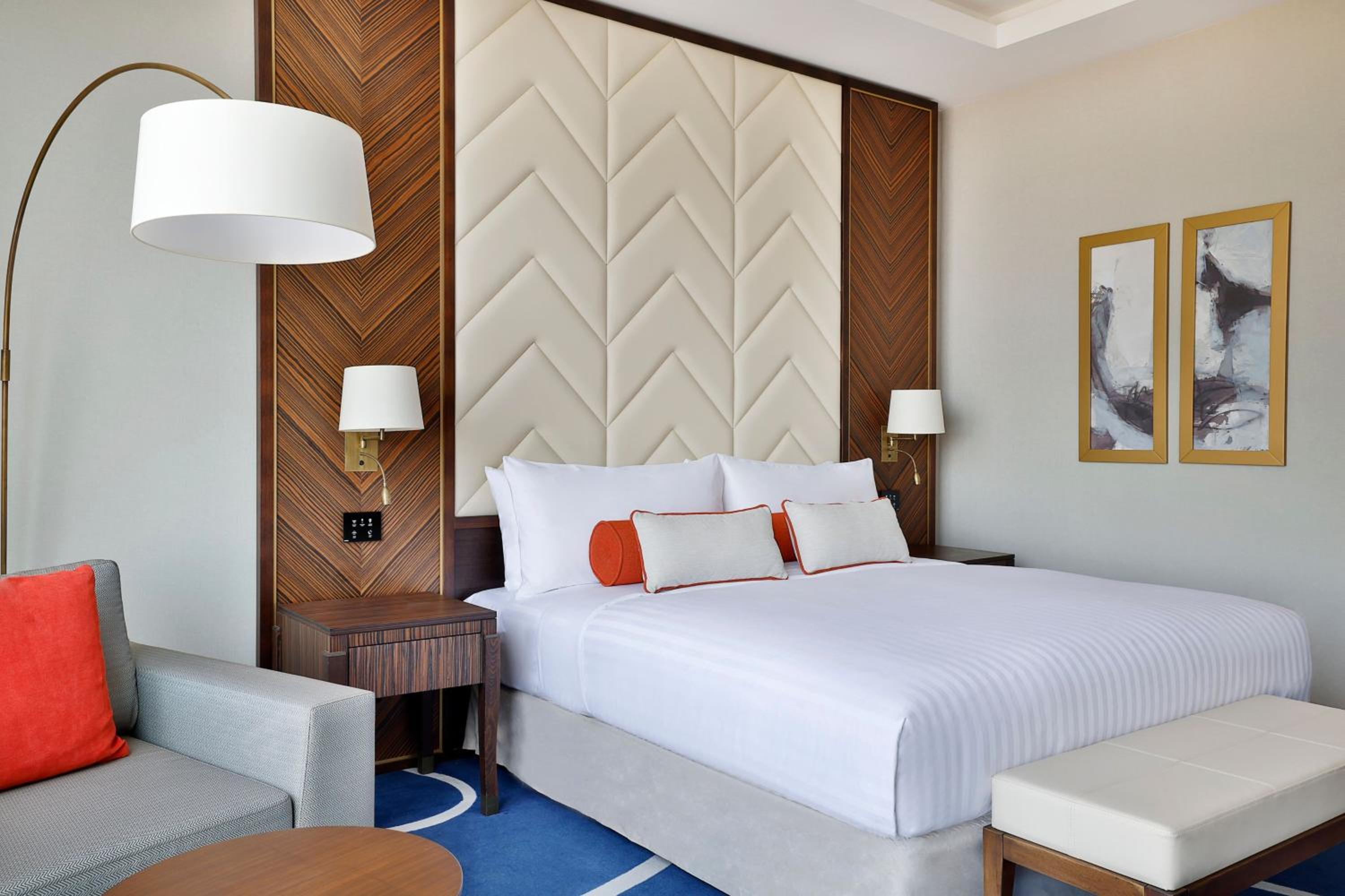 Two-Bedroom Executive Suite - Club Lounge Access - Photo 5
