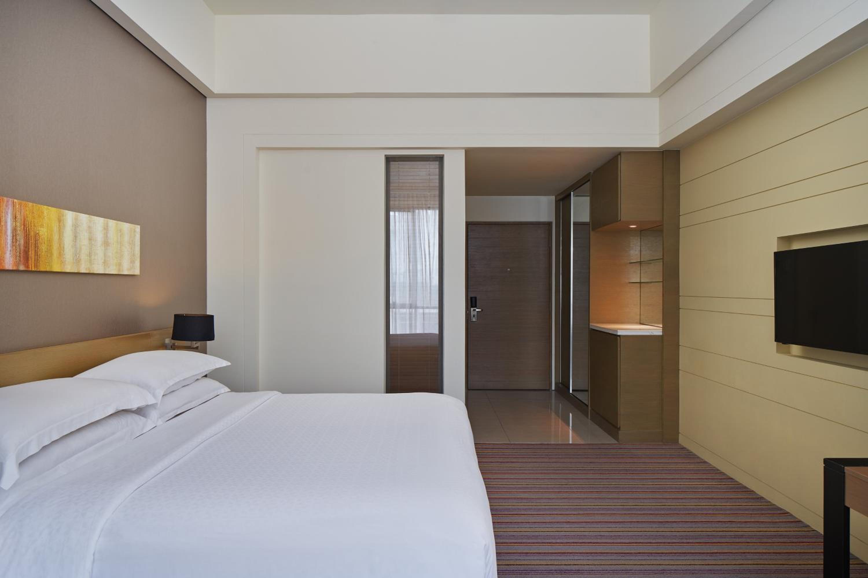 Guest room, 1 King Bed