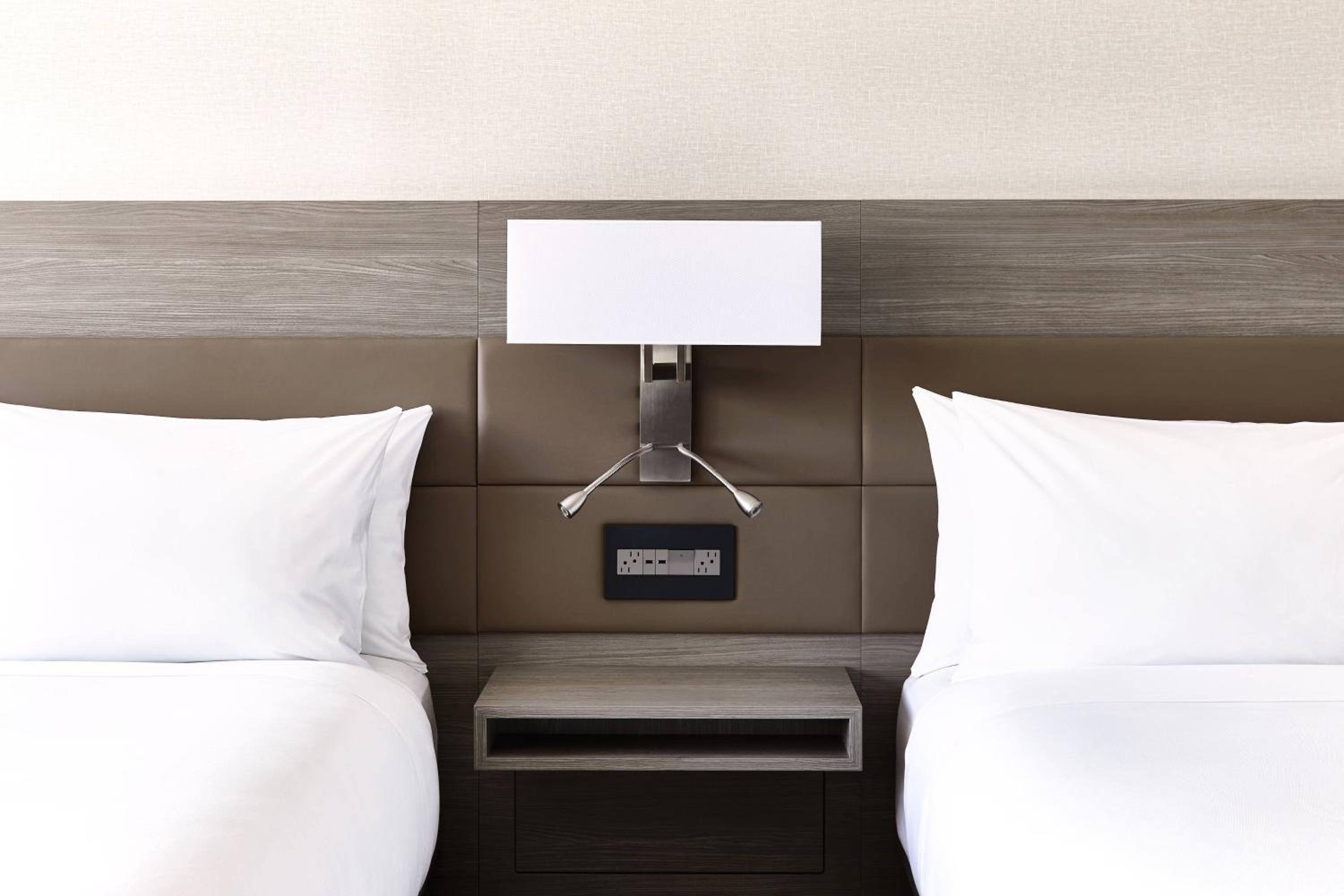Double Room with City View - Photo 4