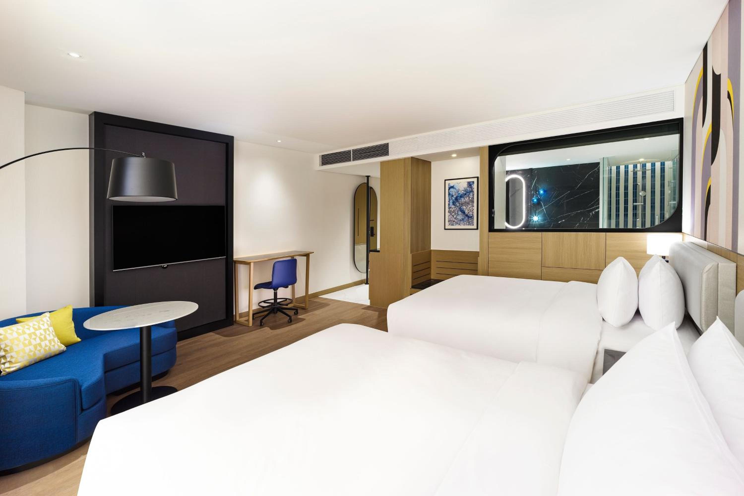 Club Double Room with Two Double Beds and City View (Club Lounge Access - Breakfast at Lounge) - Photo 1
