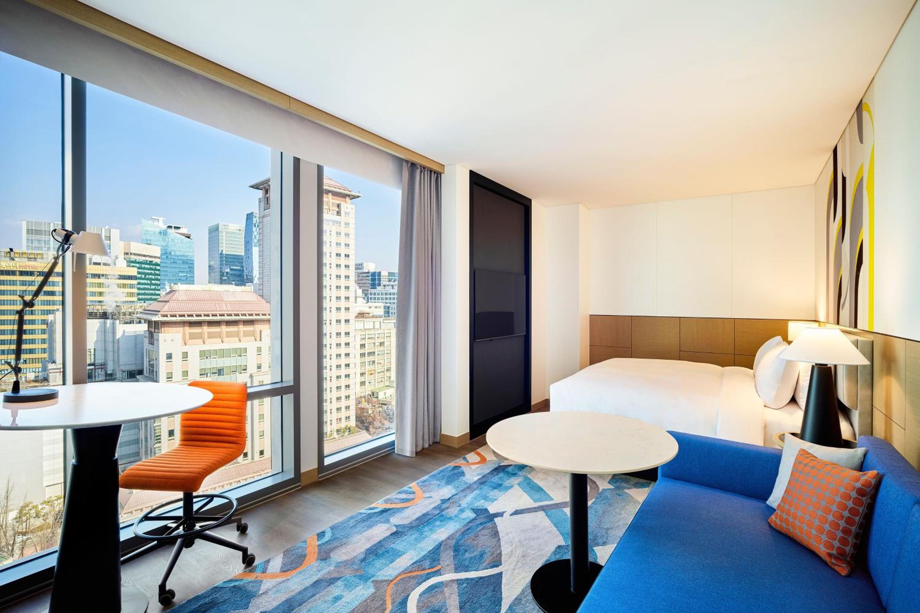 Deluxe Club King Room with City View (Club Lounge Access - Breakfast at Lounge) - Photo 5