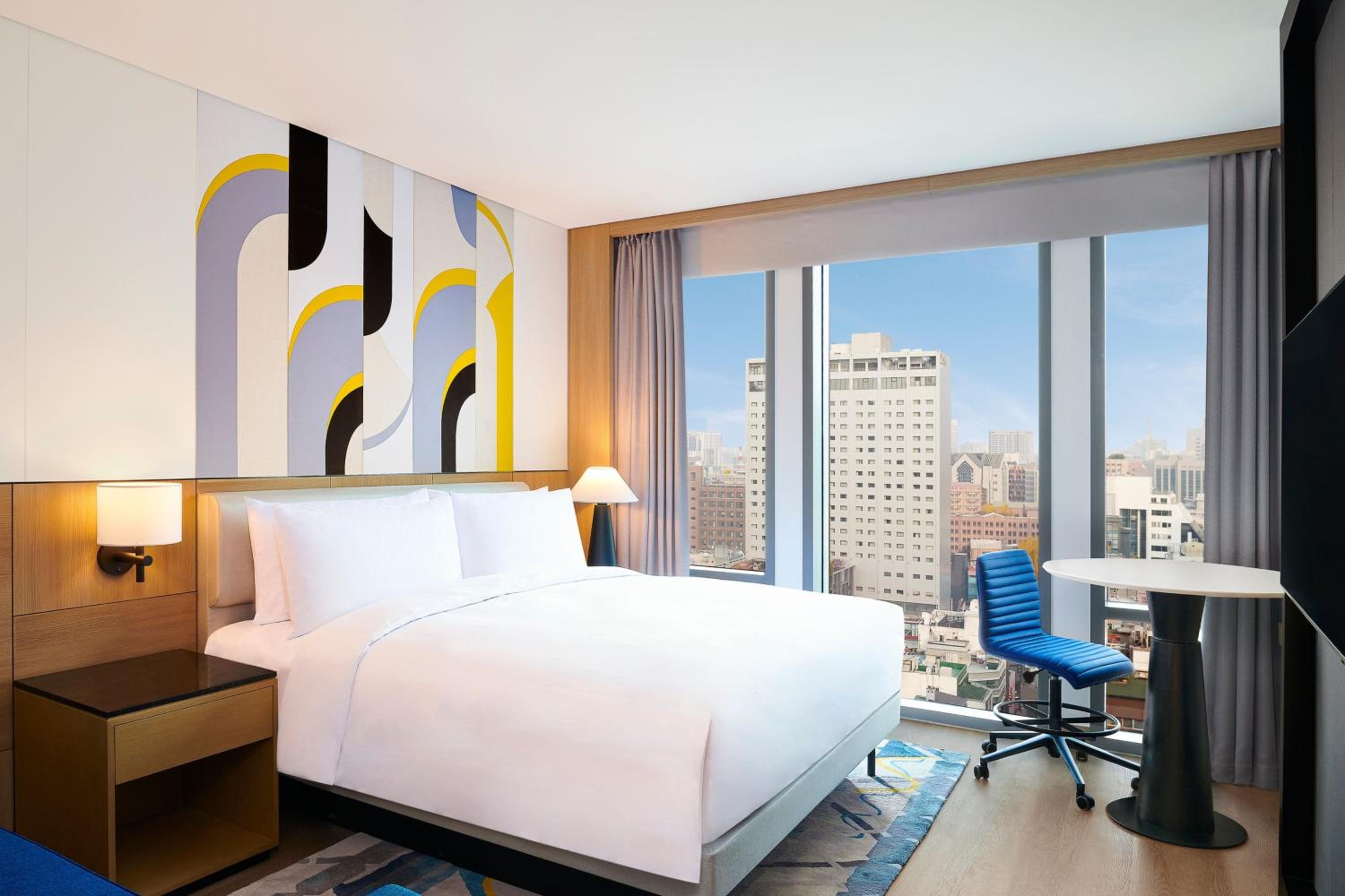 Deluxe King Room with City View - Photo 1