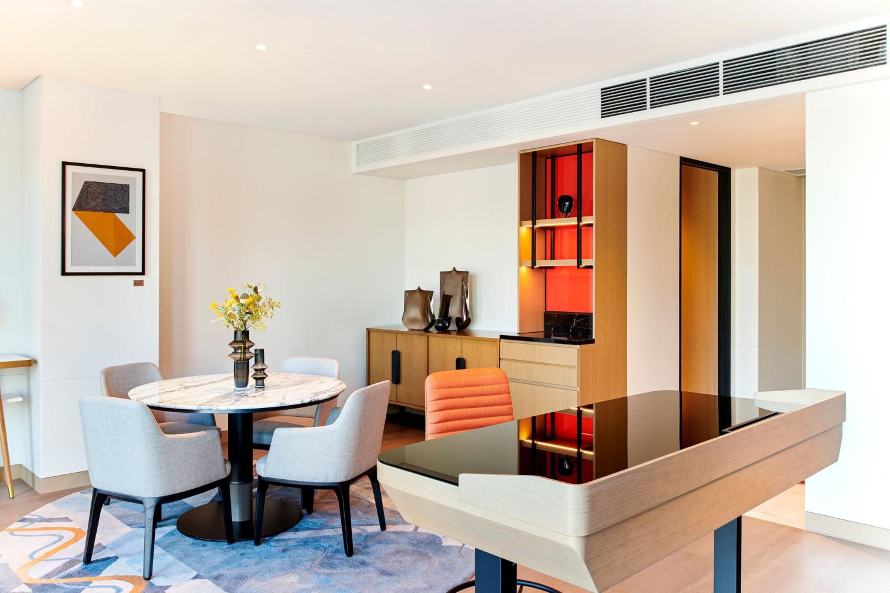 One-Bedroom King Suite with Club Lounge Access - Le Meridien photo 3