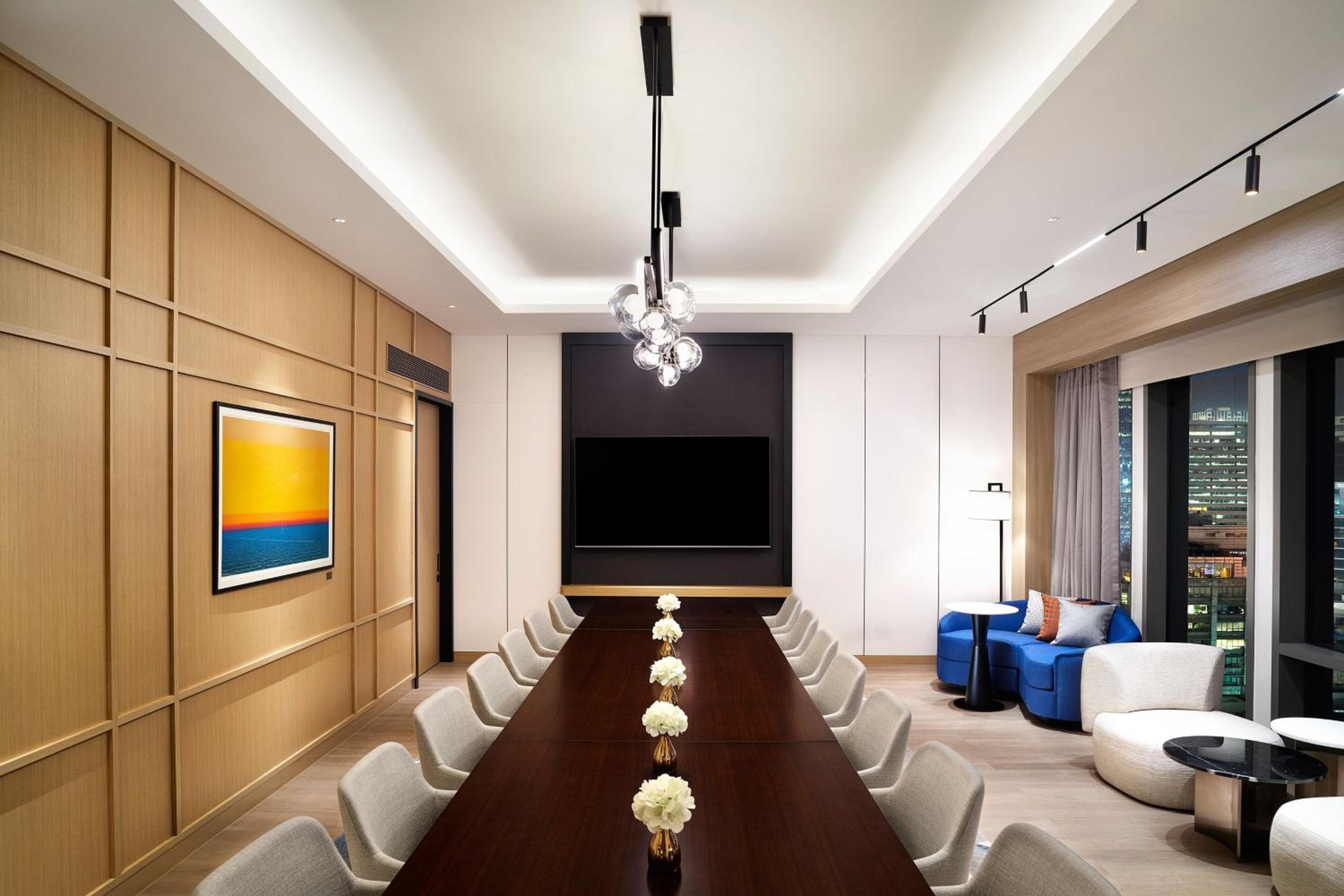 One-Bedroom King Suite with Club Lounge Access - Le Salon photo 3