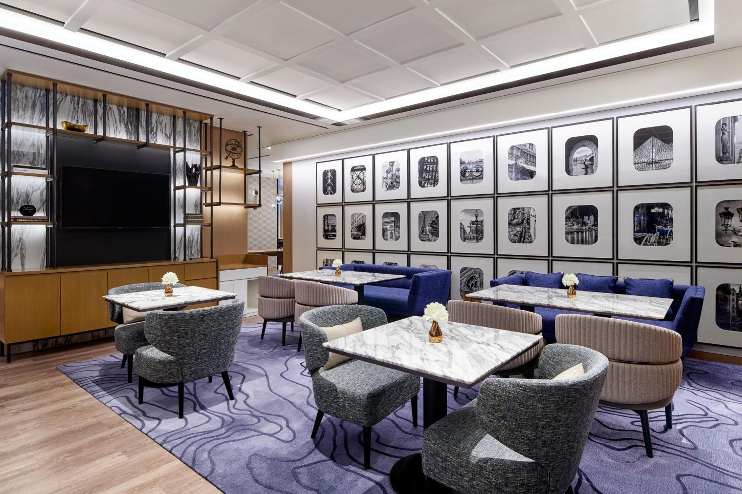 Club Double Room with Two Double Beds and City View (Club Lounge Access - Breakfast at Lounge) - Photo 3
