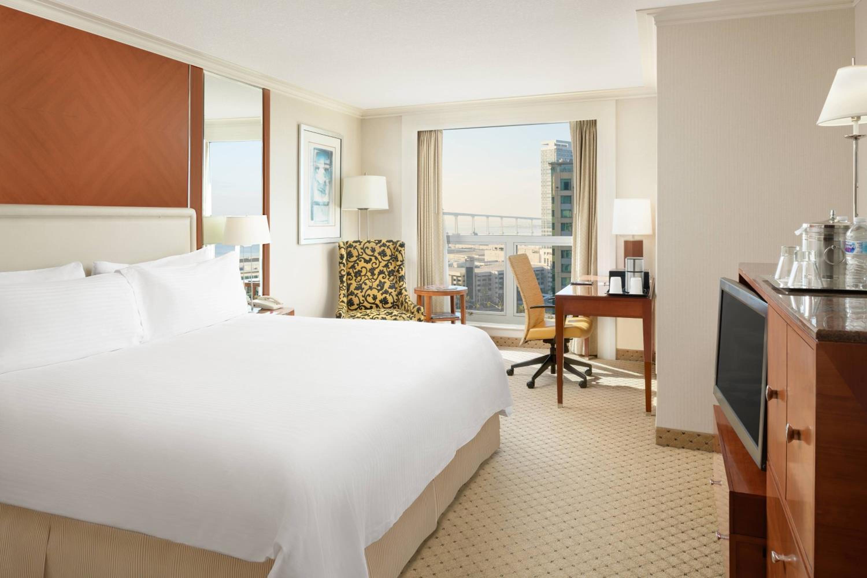 1 King, Water View Room - Photo 3