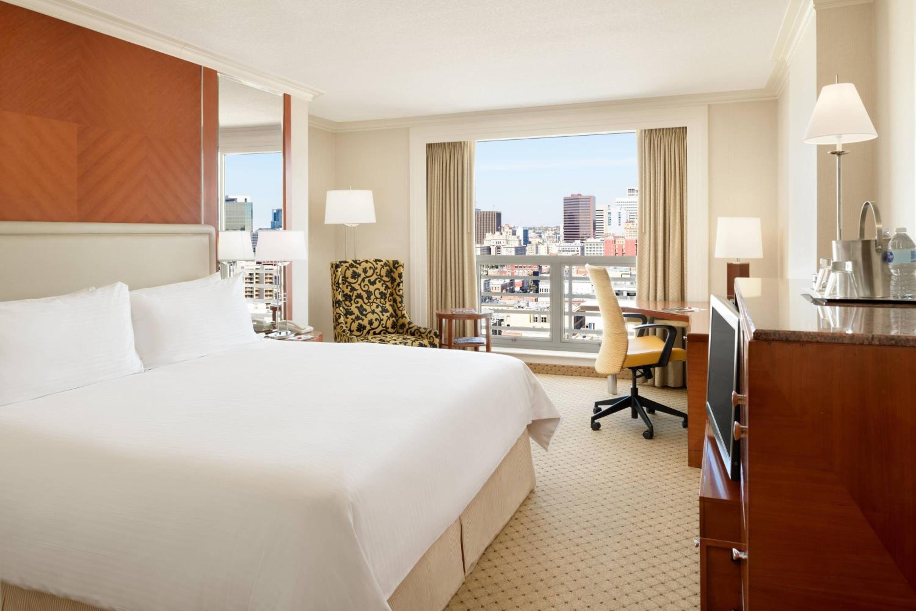 1 King Bed, City View Room - Photo 2