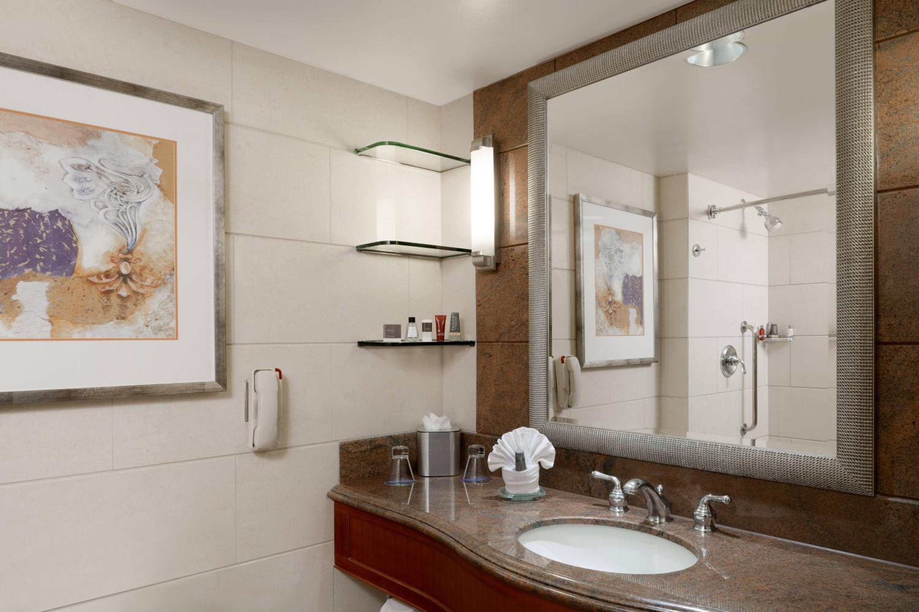 1 King, Water View Room - Photo 2
