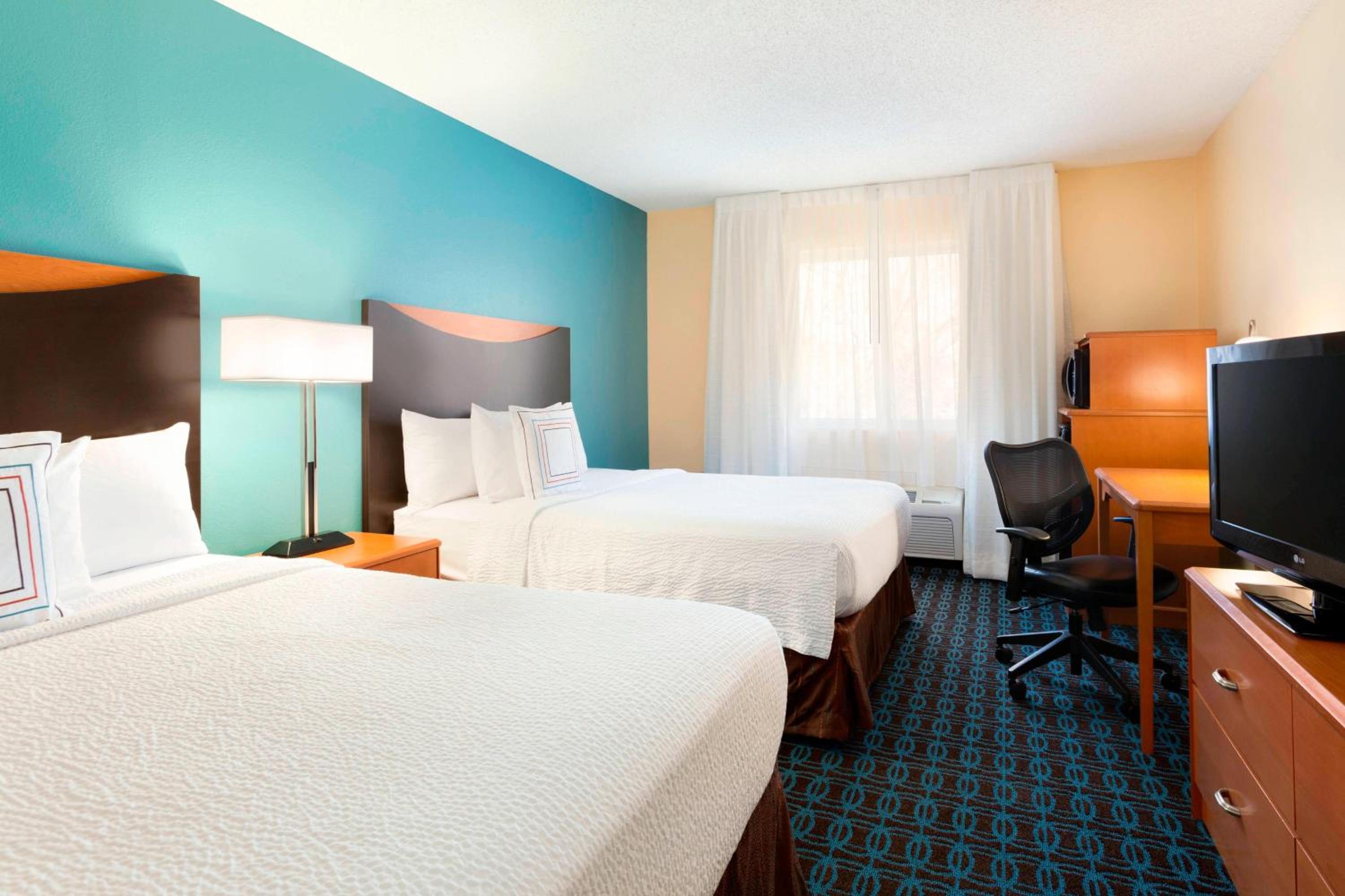 Queen Room with Two Queen Beds - Photo 1