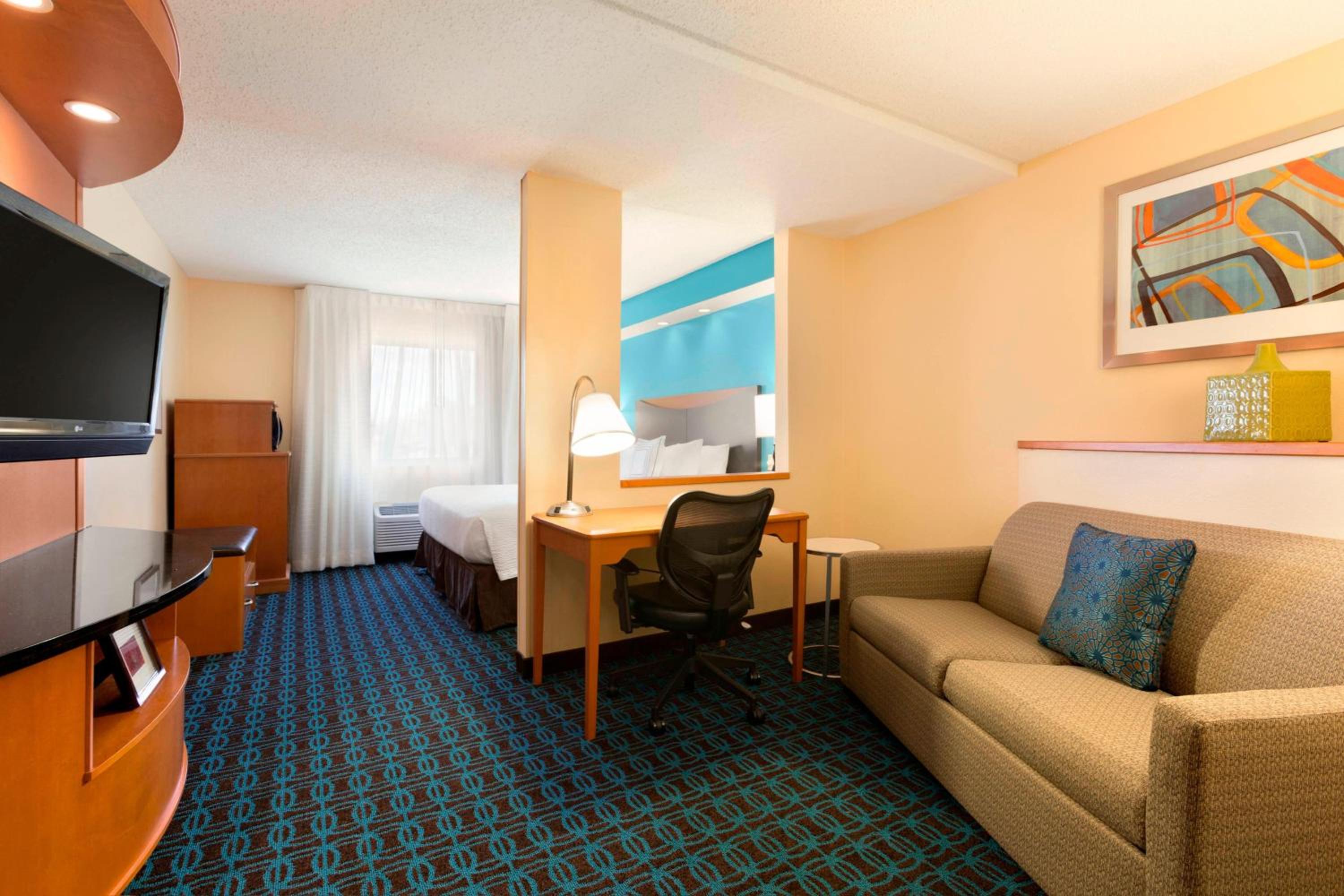 Deluxe King Room with Sofa Bed - Photo 1