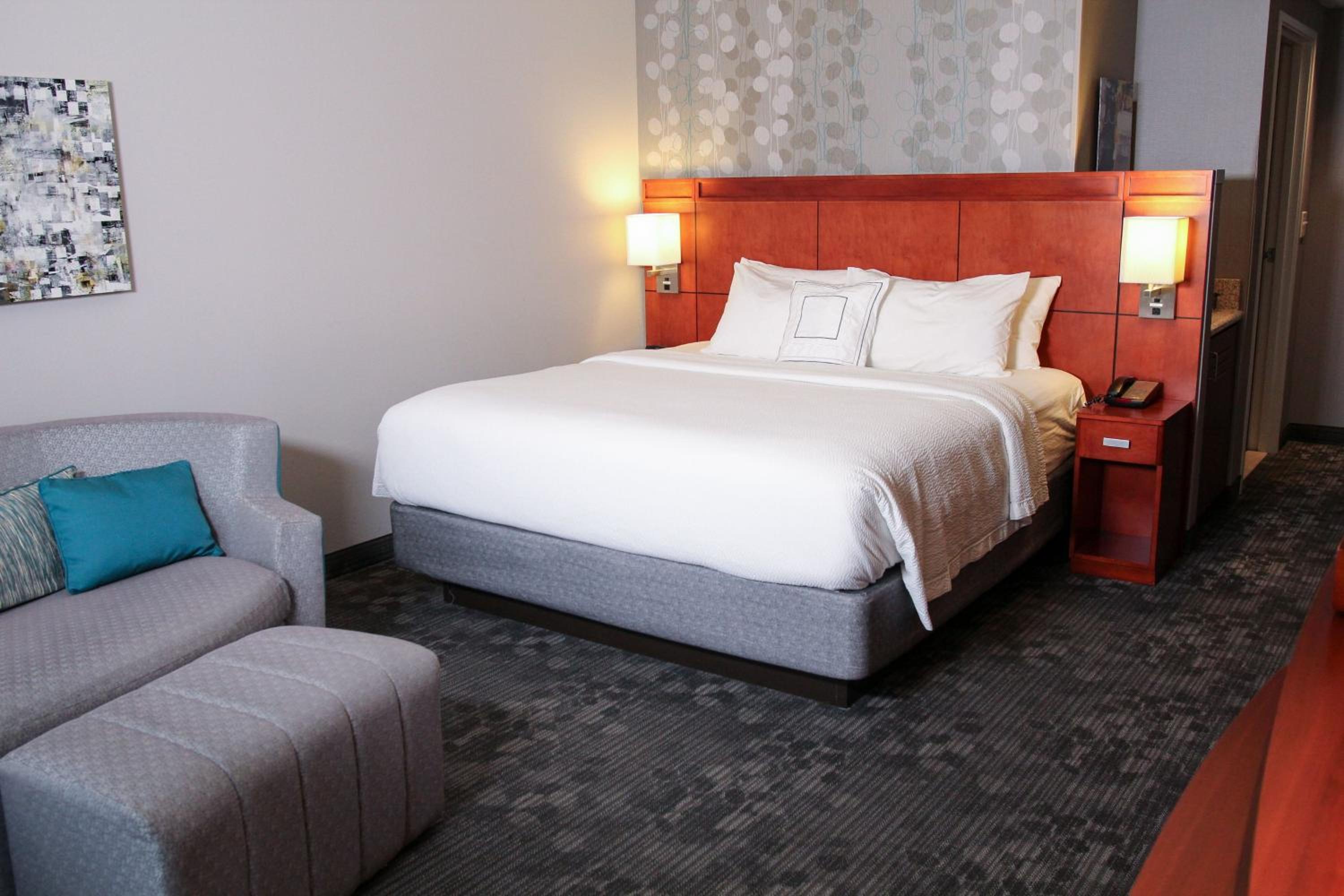 King Room with Sofa Bed - Photo 1