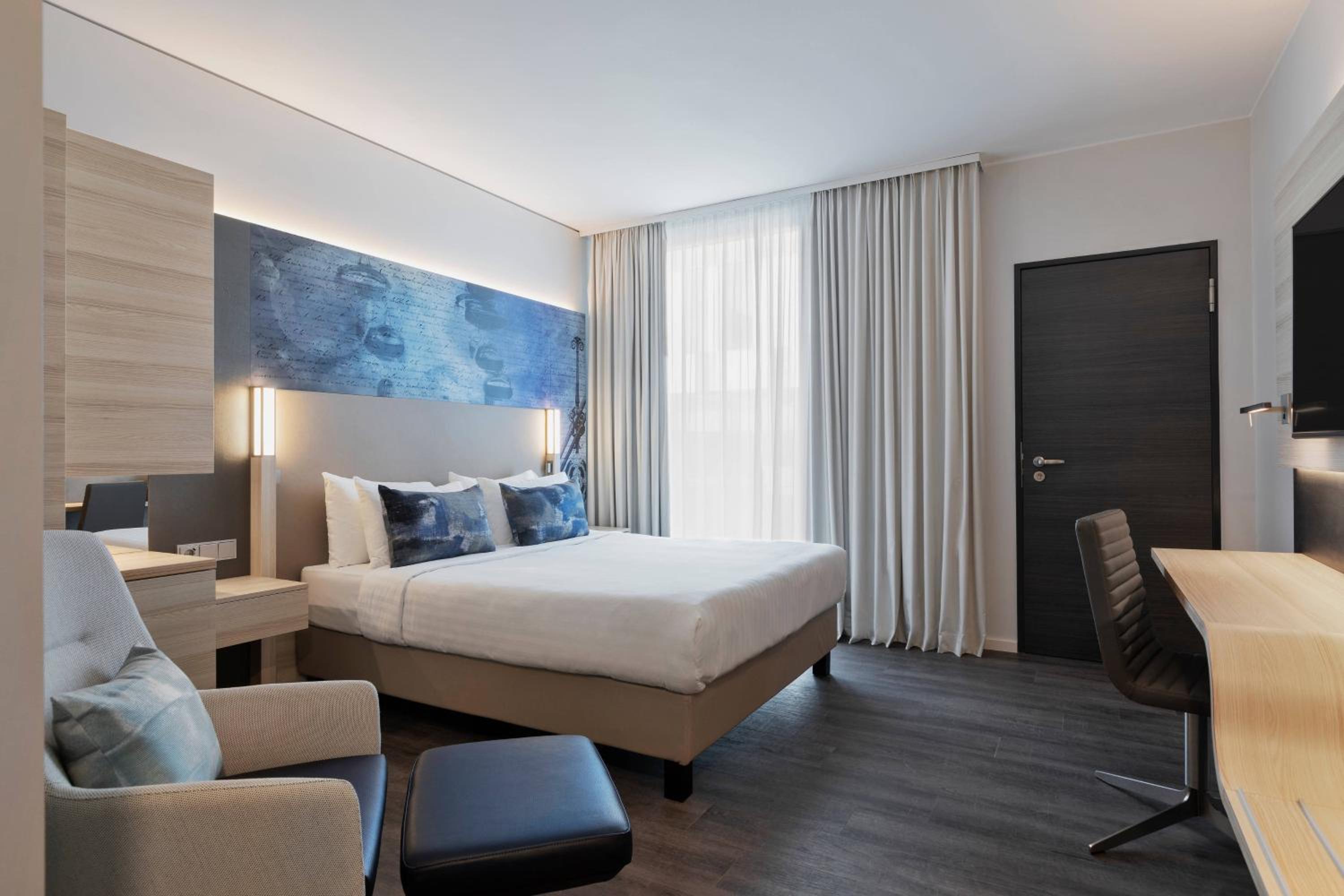 Superior, Guest room, 1 Queen - Photo 1
