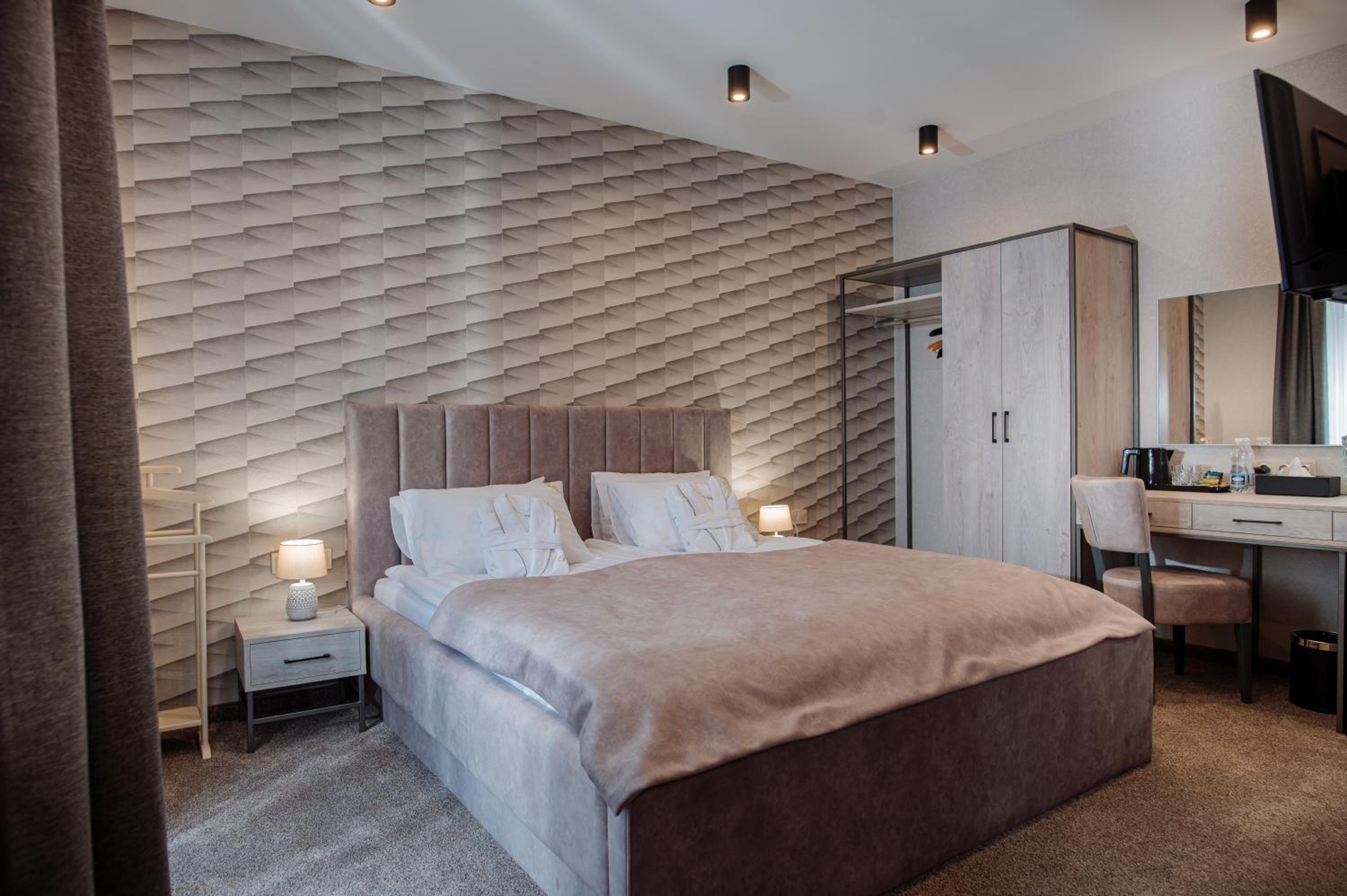 Large Double Room photo 2