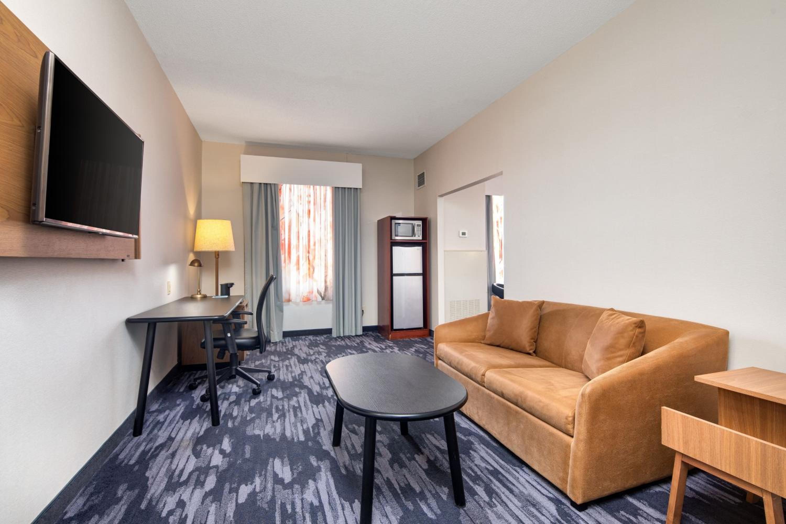 King Room with Sofa Bed - Photo 1