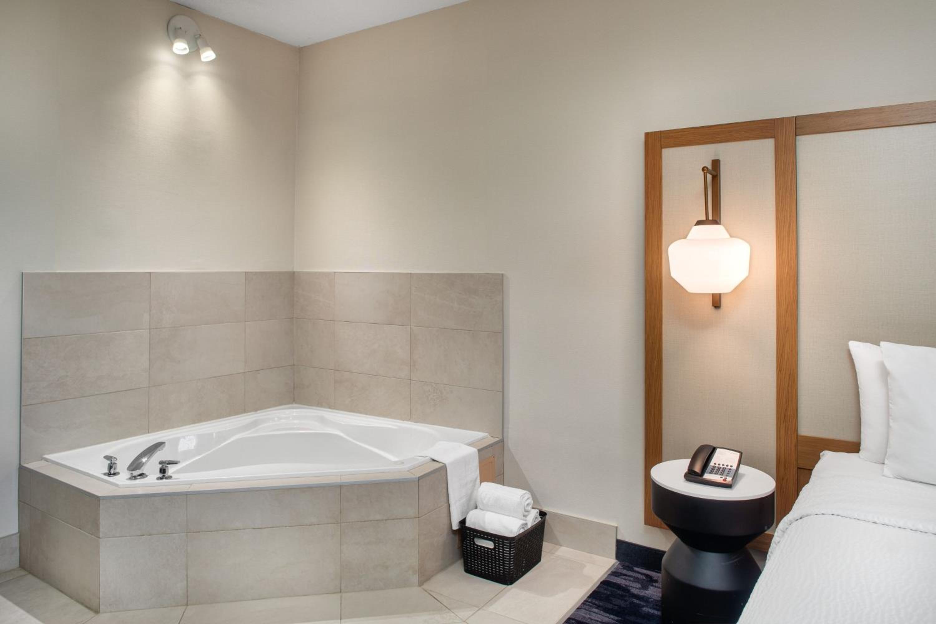 King Room with Spa Bath - Photo 2