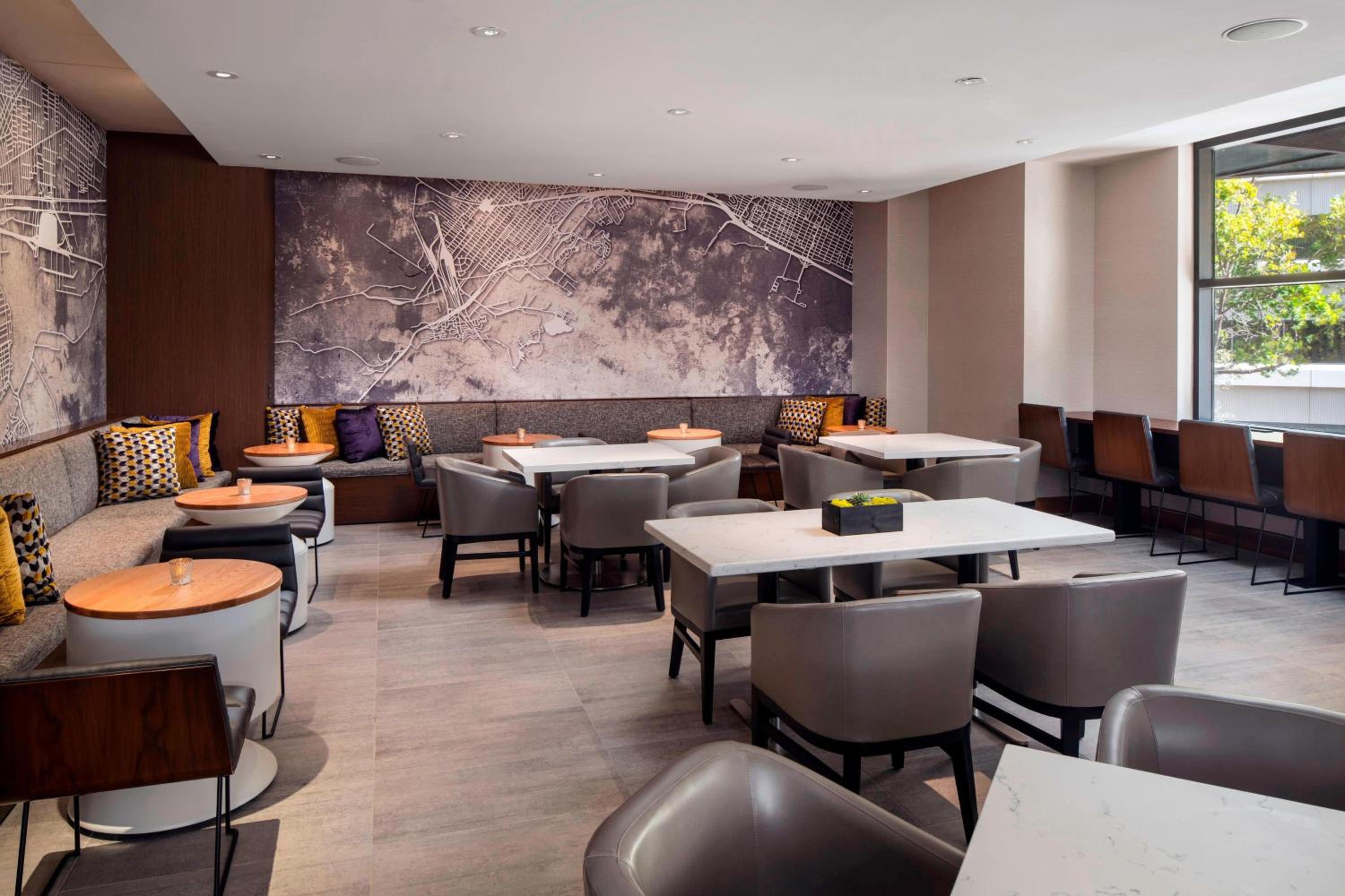 Concierge King Room - Photo 8