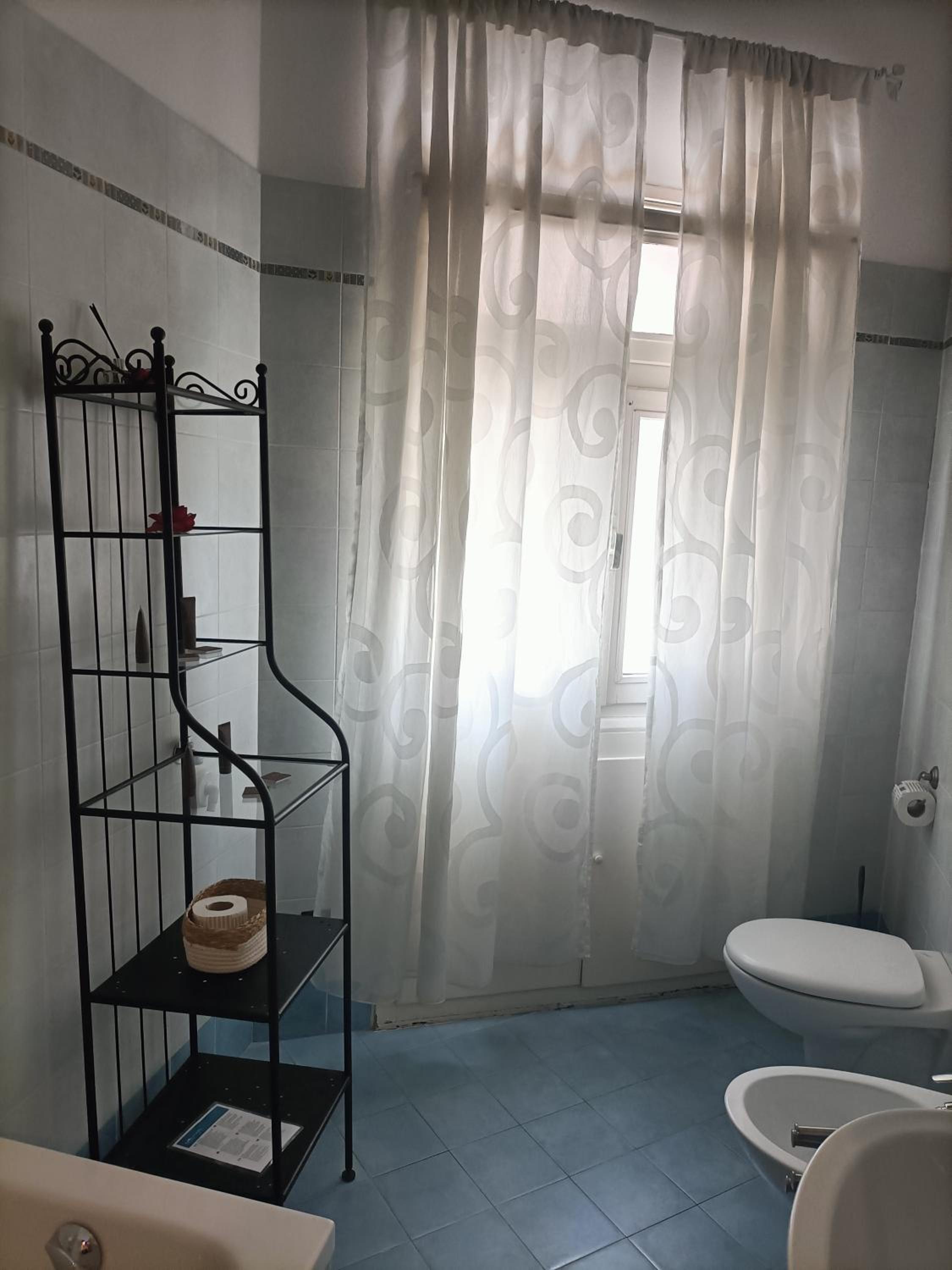 Double Room with Private External Bathroom - Photo 6
